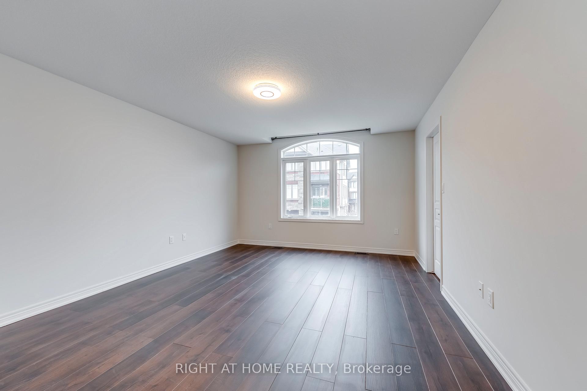Photo 18 of 20 Farley Lane, Hamilton, Ancaster — HOMEH