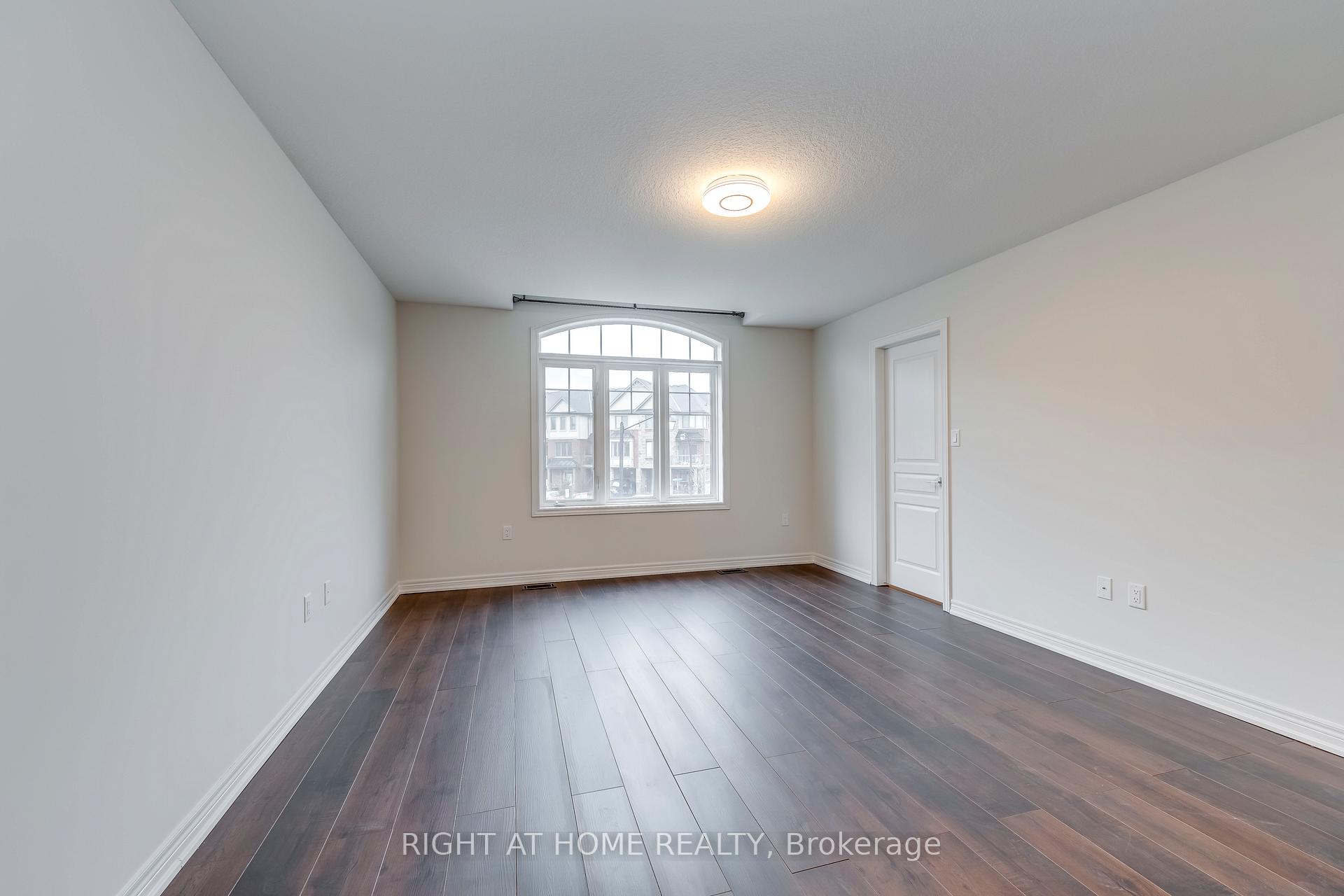 Photo 19 of 20 Farley Lane, Hamilton, Ancaster — HOMEH