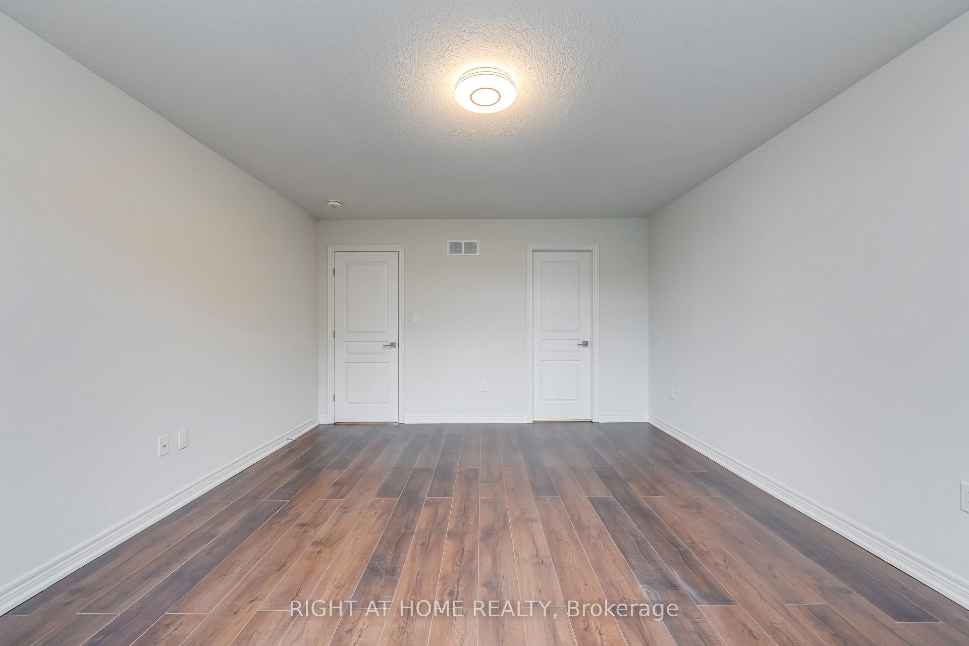 Photo 20 of 20 Farley Lane, Hamilton, Ancaster — HOMEH