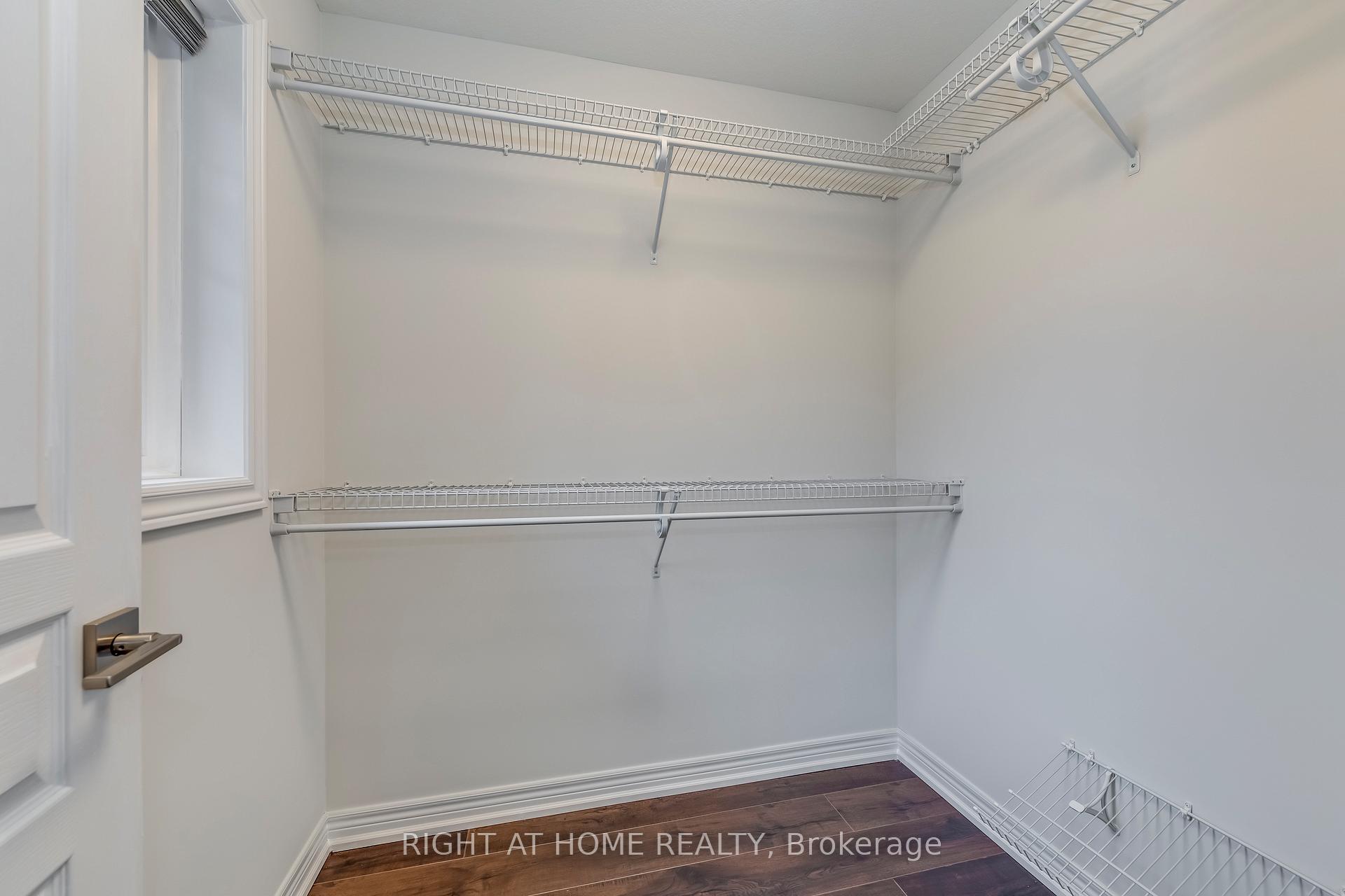 Photo 21 of 20 Farley Lane, Hamilton, Ancaster — HOMEH