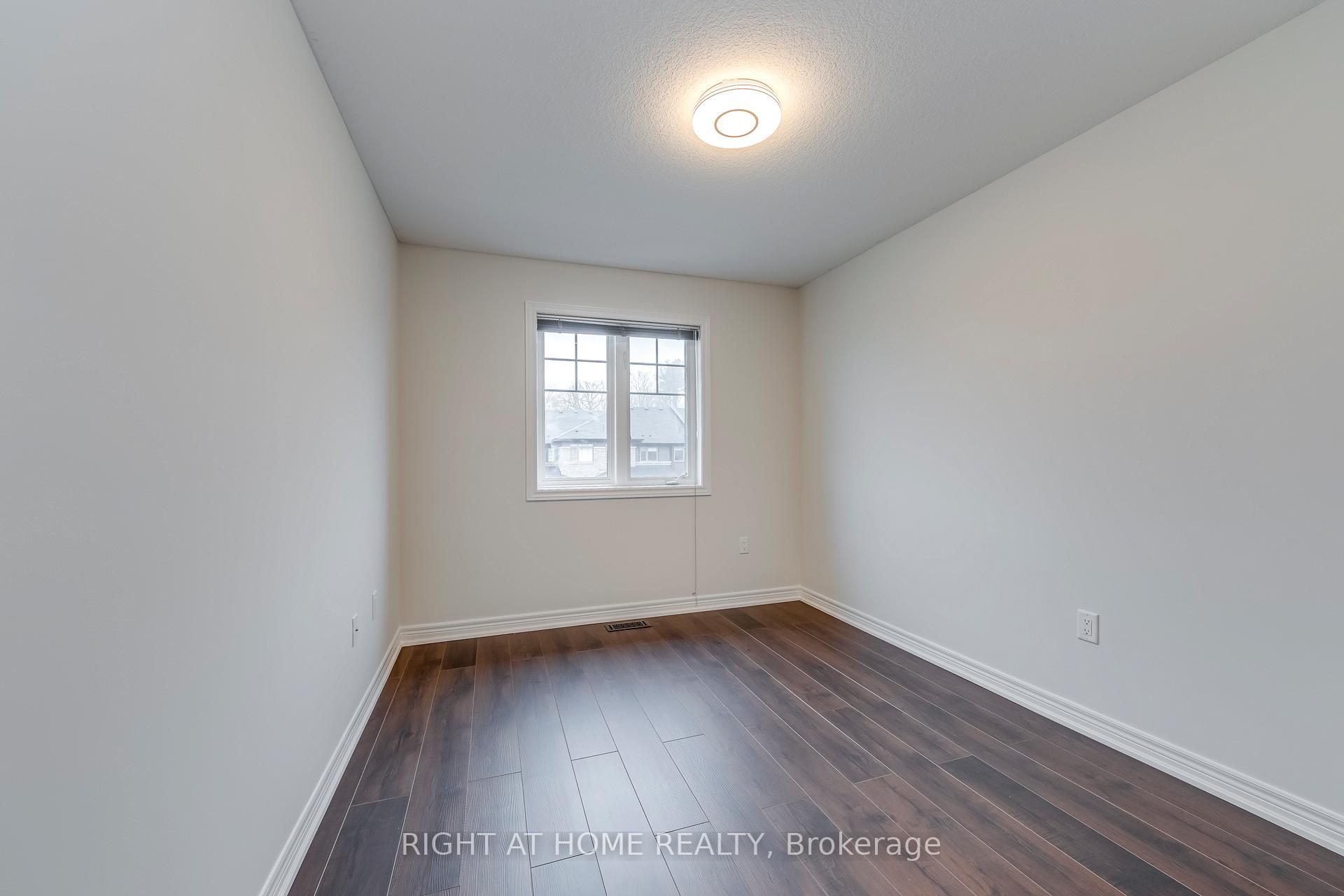Photo 22 of 20 Farley Lane, Hamilton, Ancaster — HOMEH