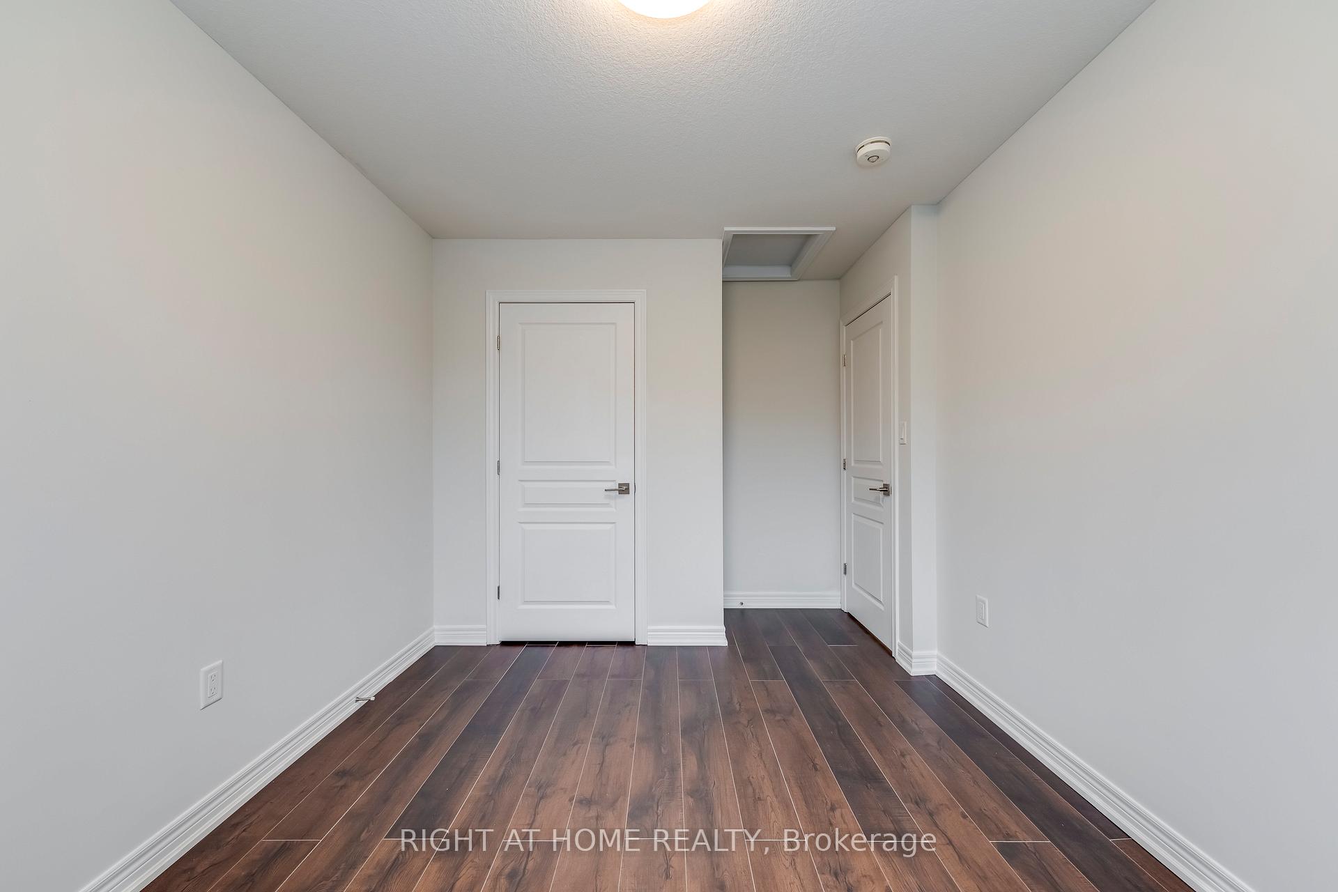 Photo 23 of 20 Farley Lane, Hamilton, Ancaster — HOMEH
