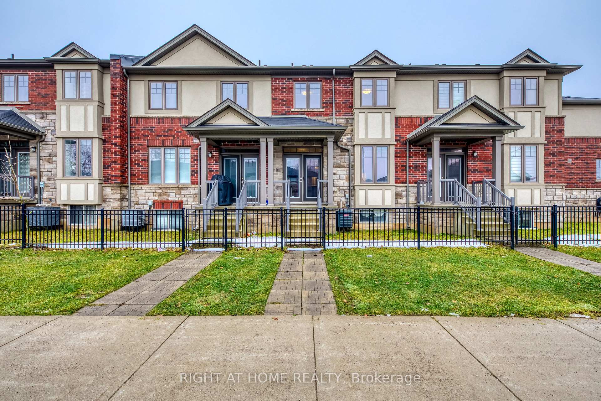 Photo 26 of 20 Farley Lane, Hamilton, Ancaster — HOMEH