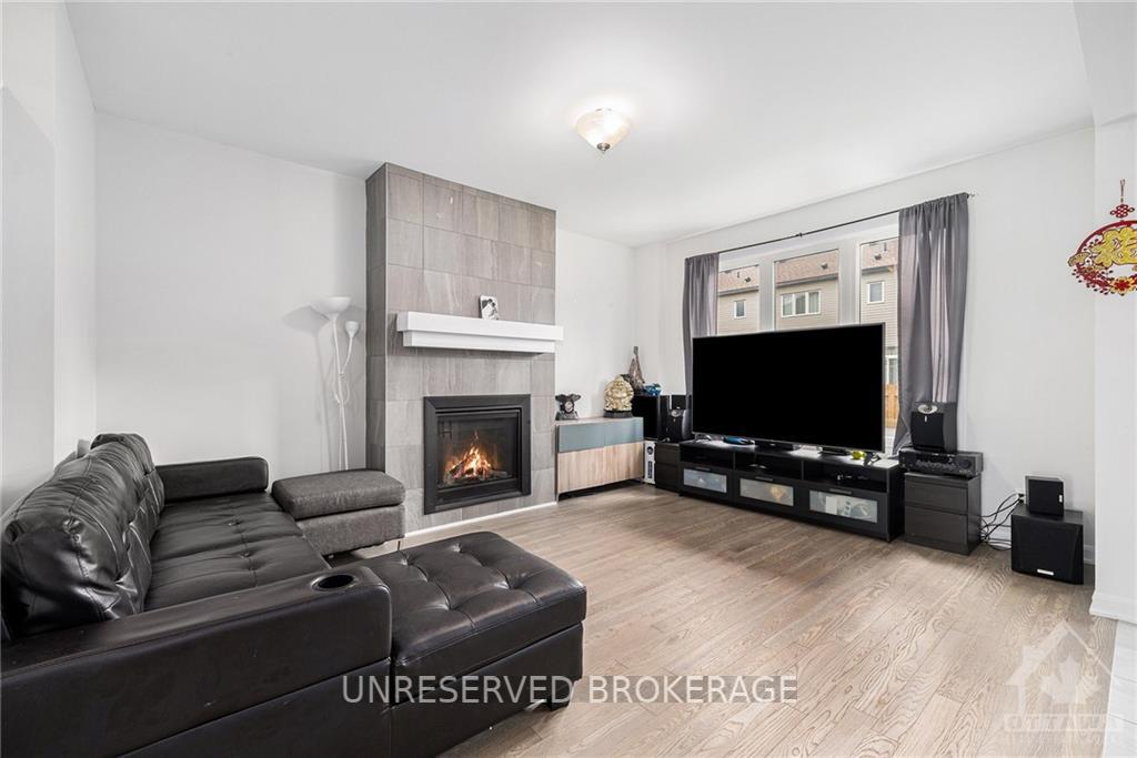 Photo 4 of 1017 Parabolica Way, Ottawa, Kanata - Kanata Lakes/Heritage Hills — HOMEH