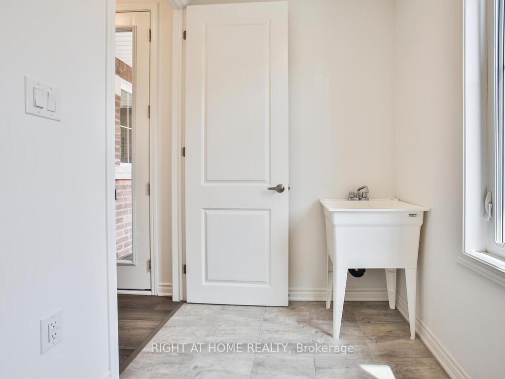 Photo 8 of Unit 63, 1317 Leriche Way, Milton, Bowes — HOMEH