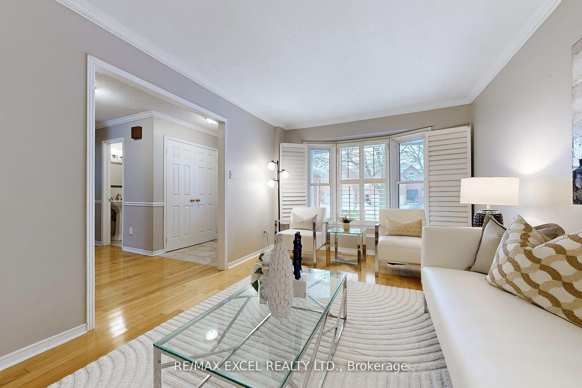 Photo 5 of 31 Barlow Road, Markham, Unionville — HOMEH