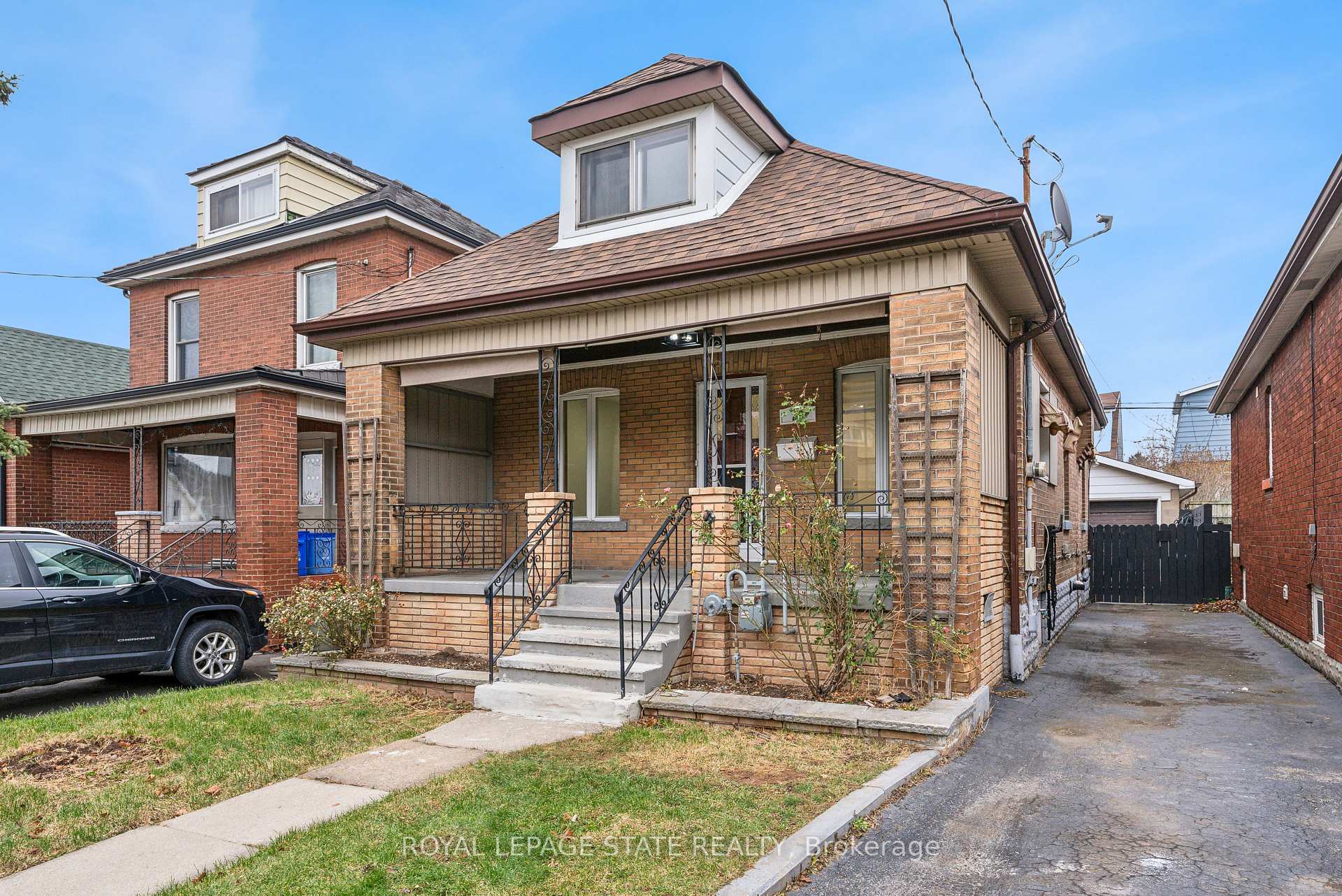 Photo 1 of 28 Connaught Avenue N, Hamilton, Gibson — HOMEH