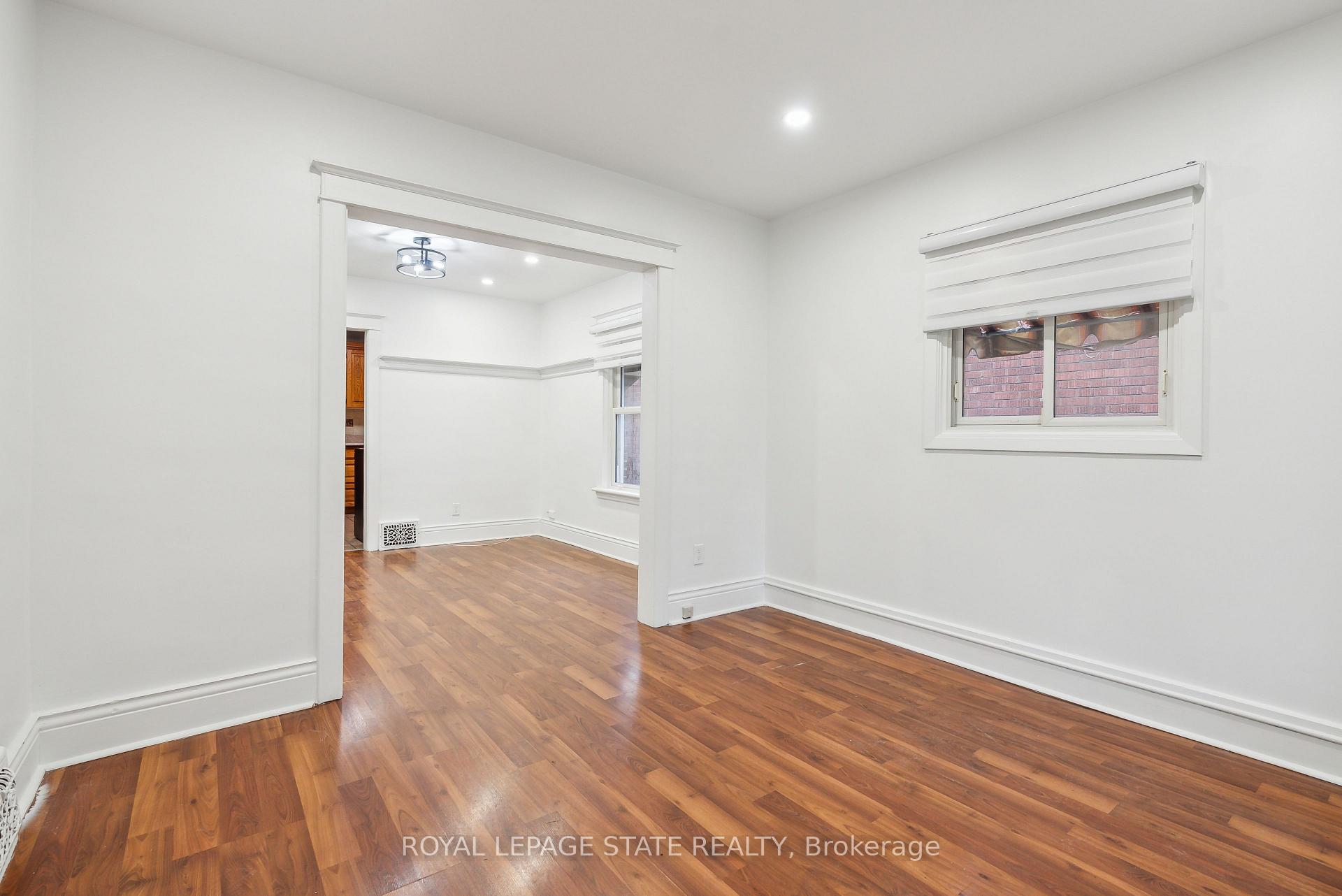 Photo 2 of 28 Connaught Avenue N, Hamilton, Gibson — HOMEH