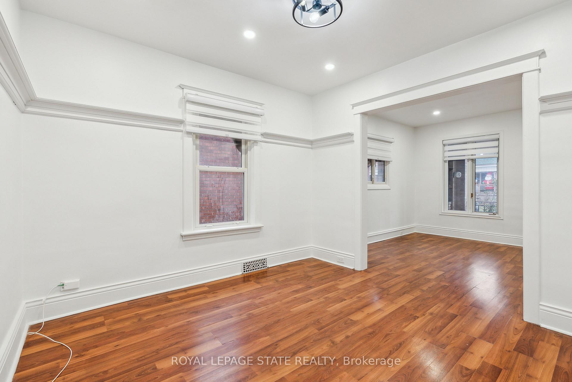 Photo 3 of 28 Connaught Avenue N, Hamilton, Gibson — HOMEH