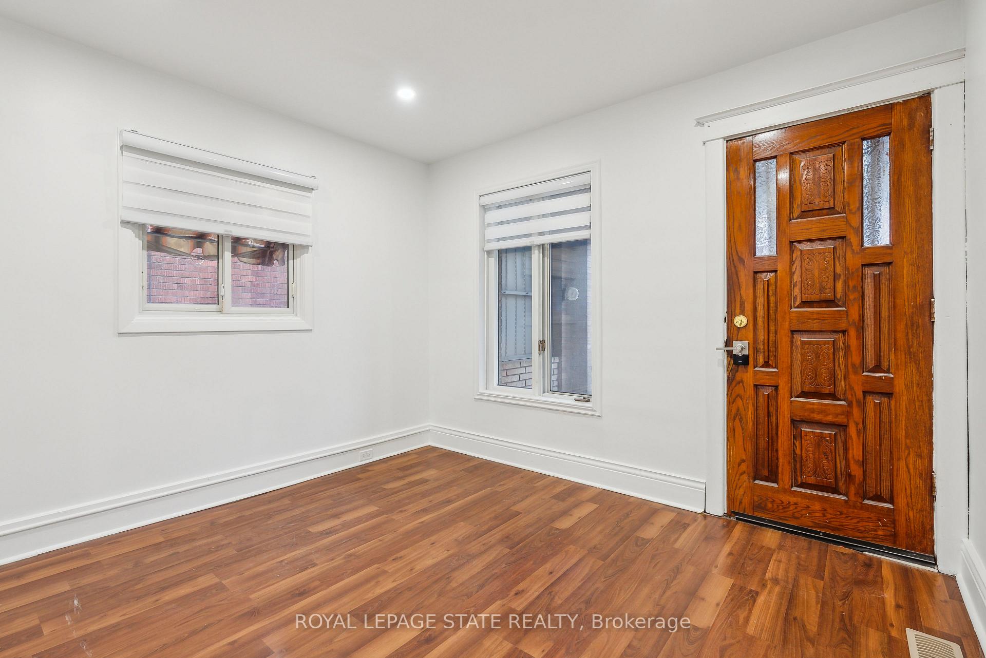 Photo 4 of 28 Connaught Avenue N, Hamilton, Gibson — HOMEH