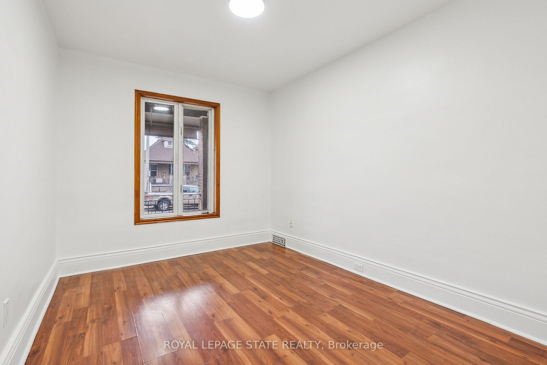 Photo 9 of 28 Connaught Avenue N, Hamilton, Gibson — HOMEH