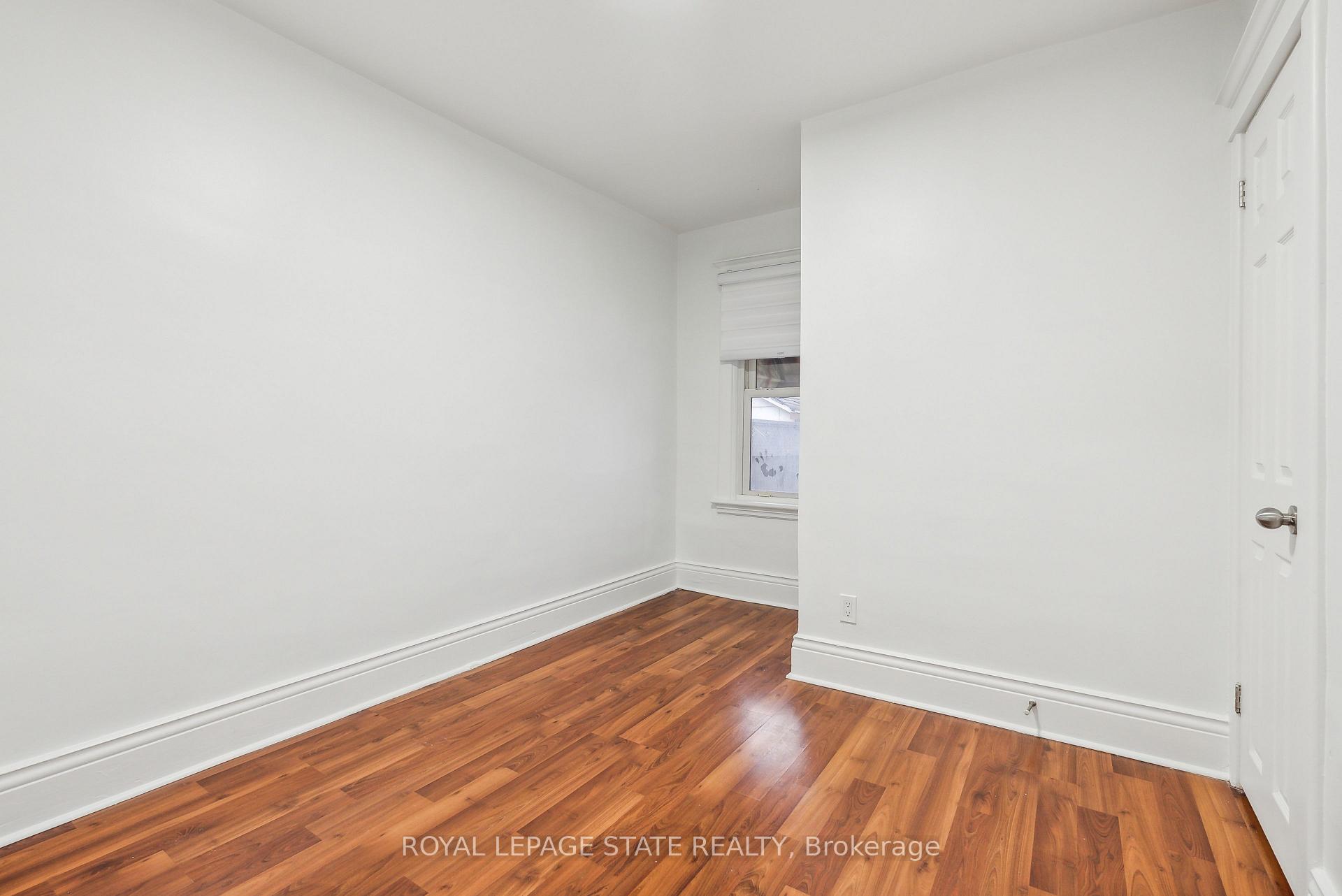 Photo 12 of 28 Connaught Avenue N, Hamilton, Gibson — HOMEH