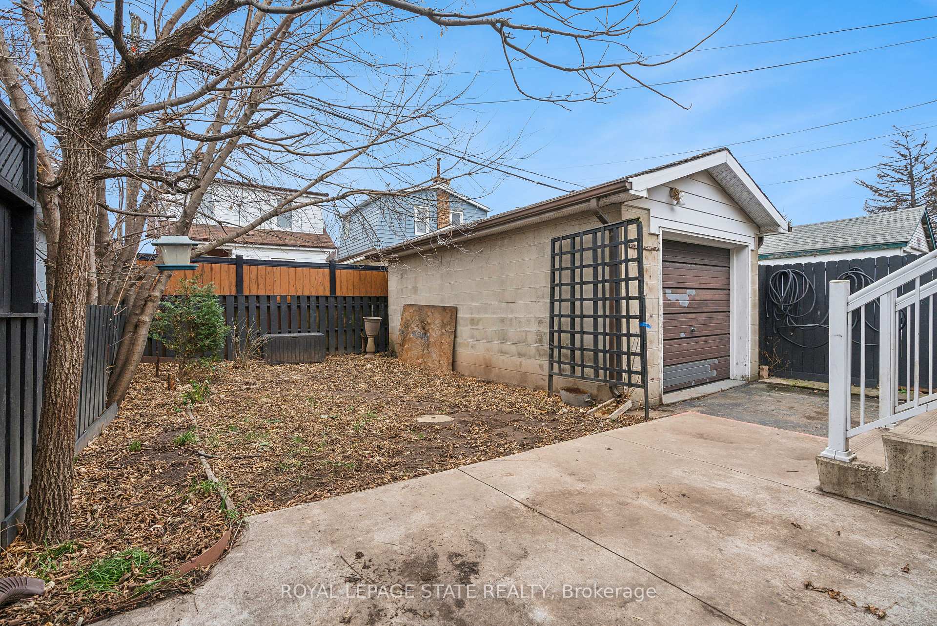 Photo 13 of 28 Connaught Avenue N, Hamilton, Gibson — HOMEH