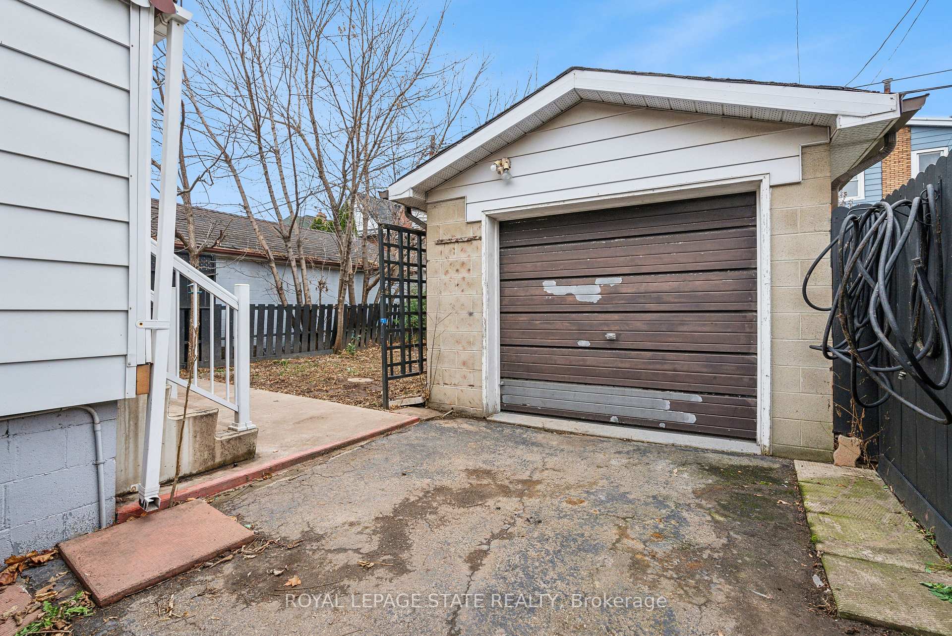 Photo 14 of 28 Connaught Avenue N, Hamilton, Gibson — HOMEH