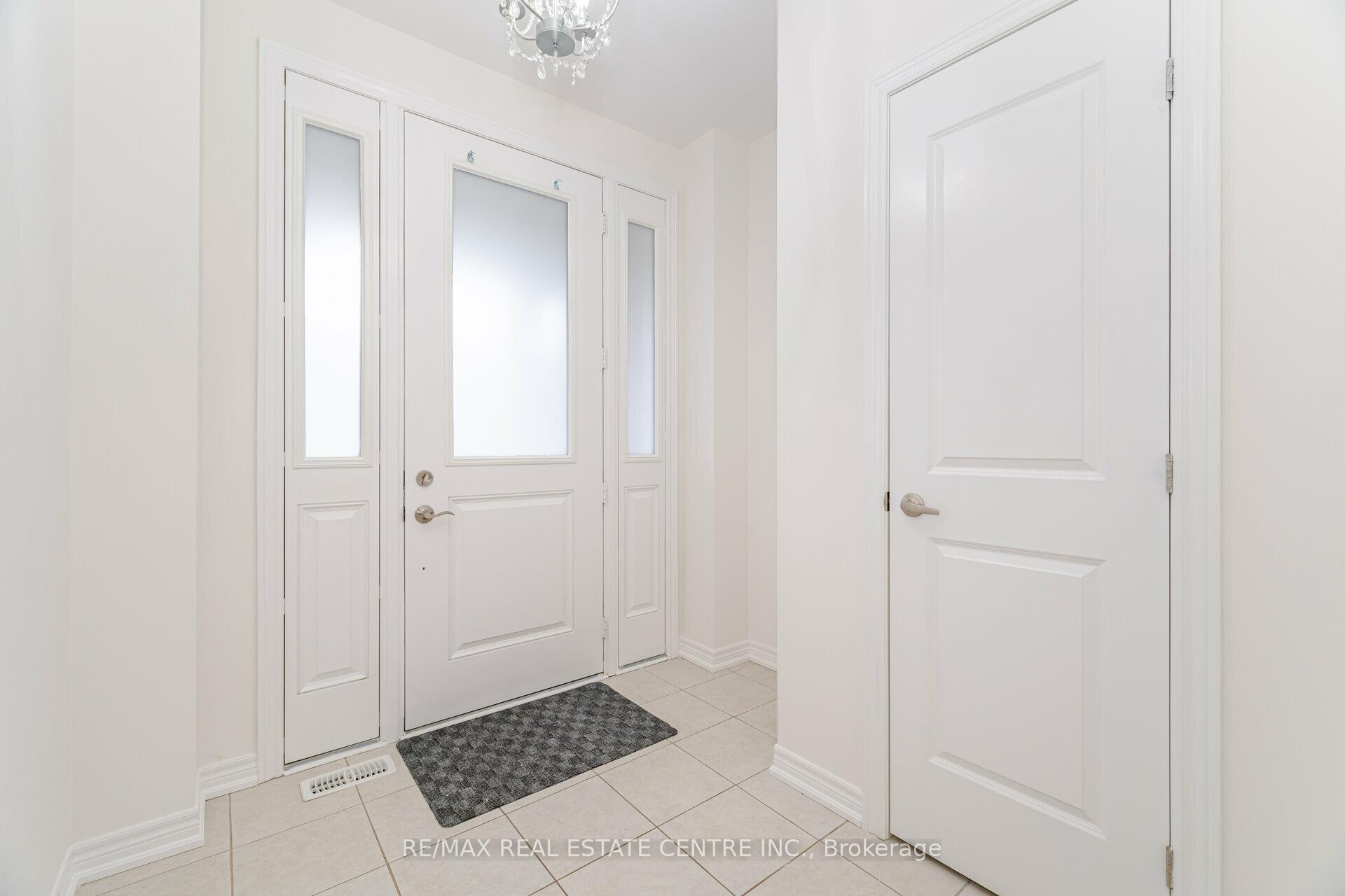 Photo 4 of 8 Talence Drive, Hamilton, Stoney Creek — HOMEH
