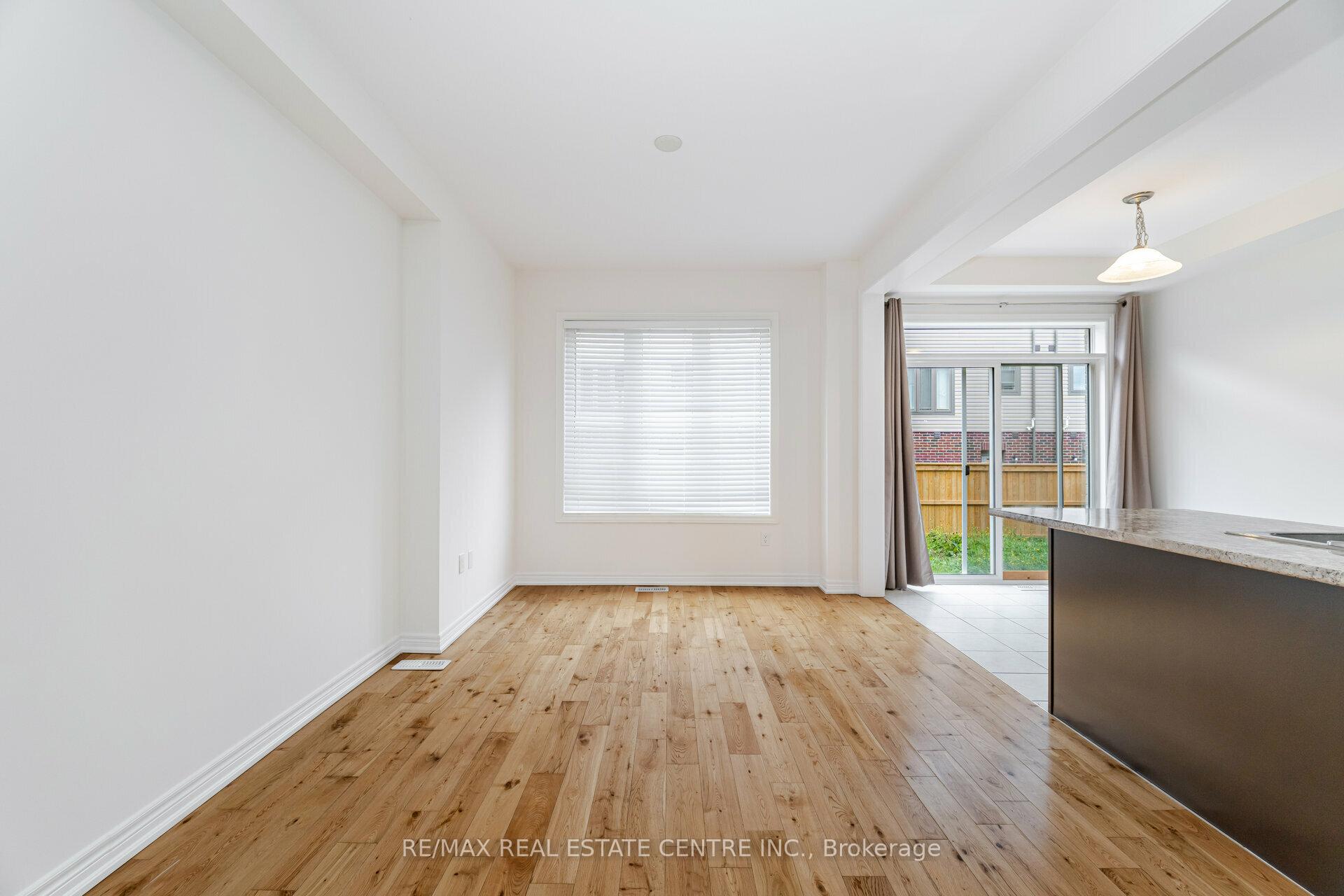 Photo 10 of 8 Talence Drive, Hamilton, Stoney Creek — HOMEH