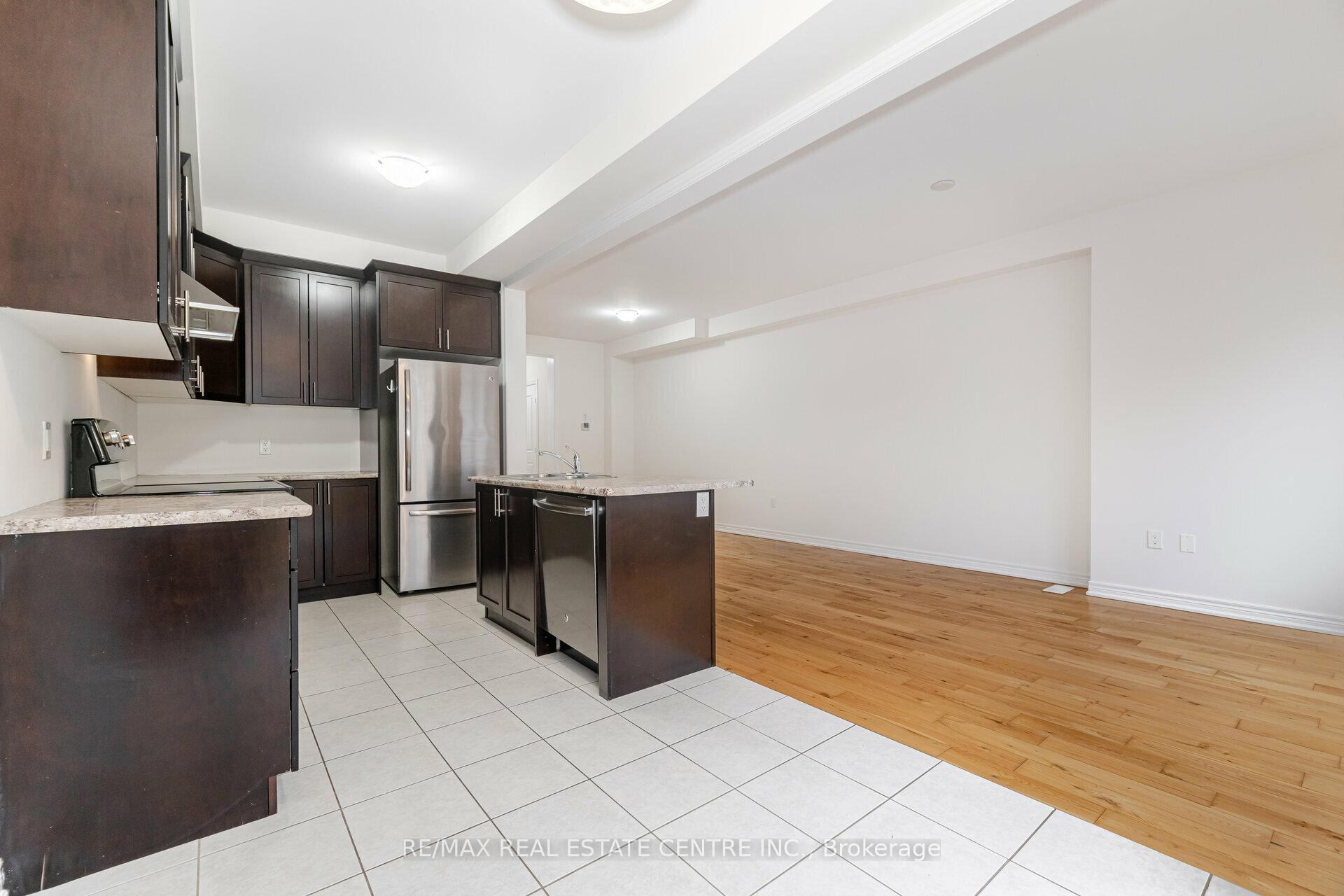 Photo 12 of 8 Talence Drive, Hamilton, Stoney Creek — HOMEH