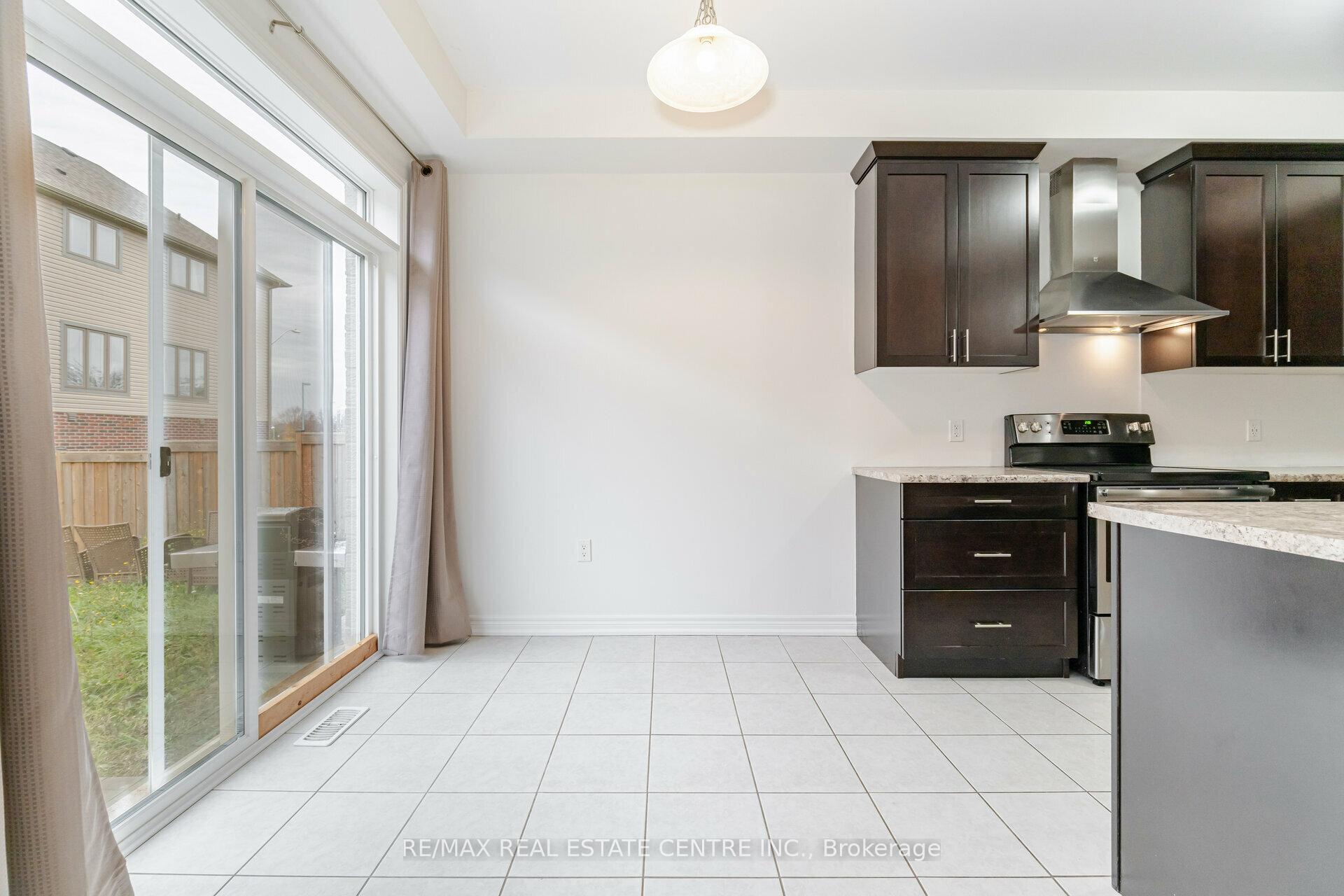 Photo 13 of 8 Talence Drive, Hamilton, Stoney Creek — HOMEH