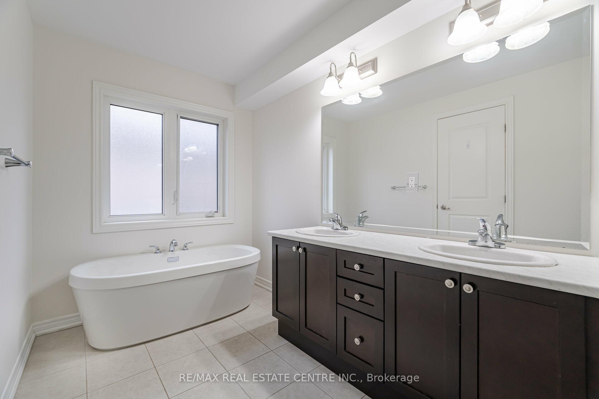 Photo 23 of 8 Talence Drive, Hamilton, Stoney Creek — HOMEH