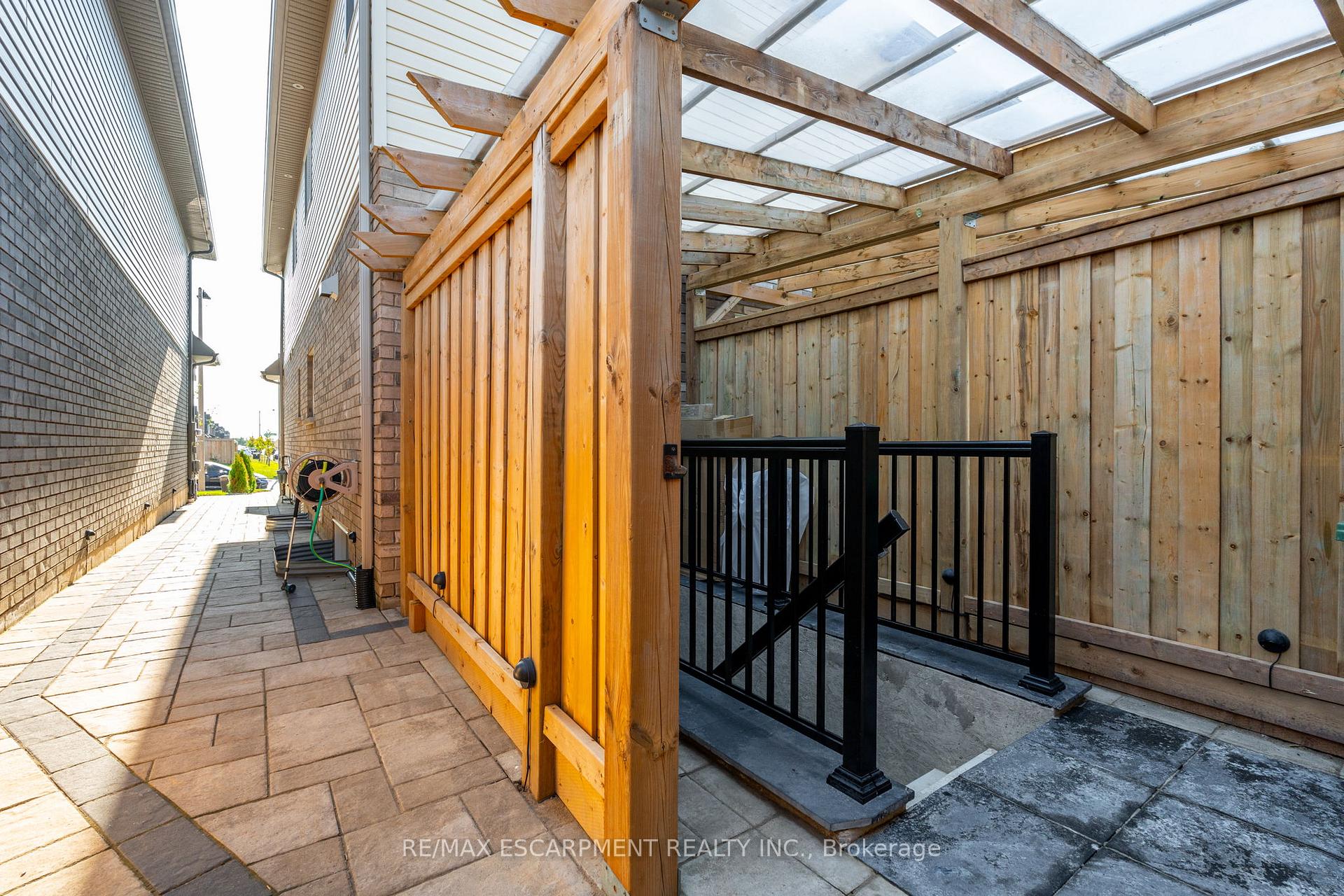 Photo 4 of Unit Bsmnt, 70 Rockledge Drive, Hamilton, Stoney Creek Mountain — HOMEH