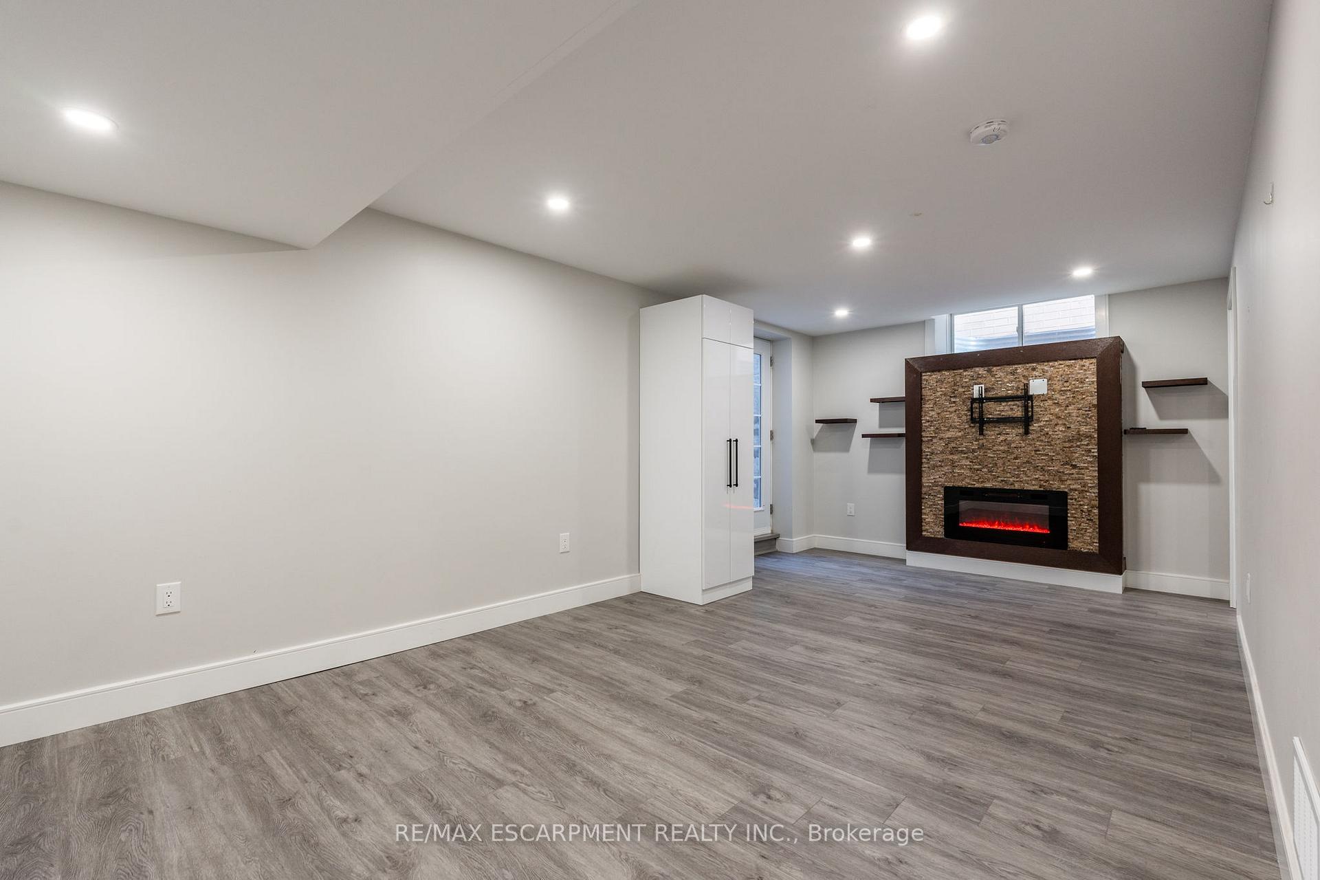 Photo 9 of Unit Bsmnt, 70 Rockledge Drive, Hamilton, Stoney Creek Mountain — HOMEH