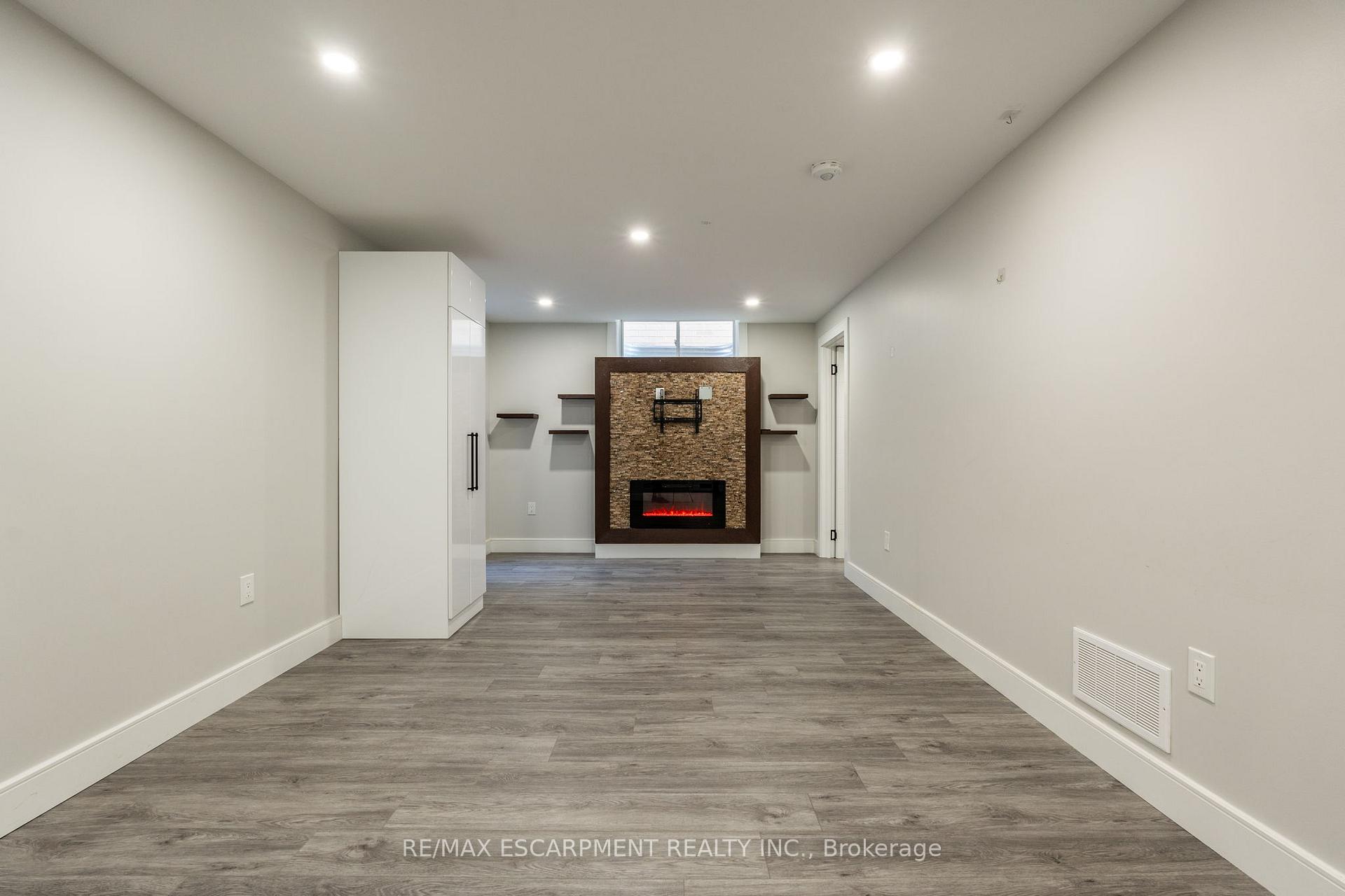 Photo 10 of Unit Bsmnt, 70 Rockledge Drive, Hamilton, Stoney Creek Mountain — HOMEH