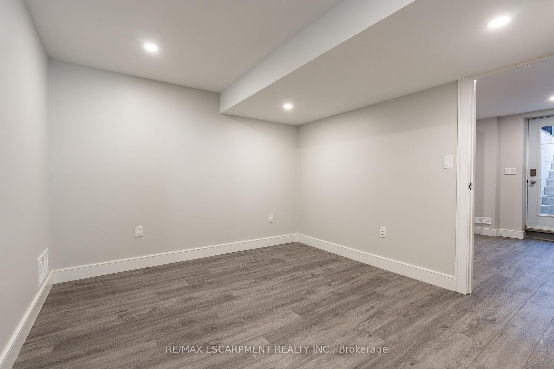 Photo 13 of Unit Bsmnt, 70 Rockledge Drive, Hamilton, Stoney Creek Mountain — HOMEH