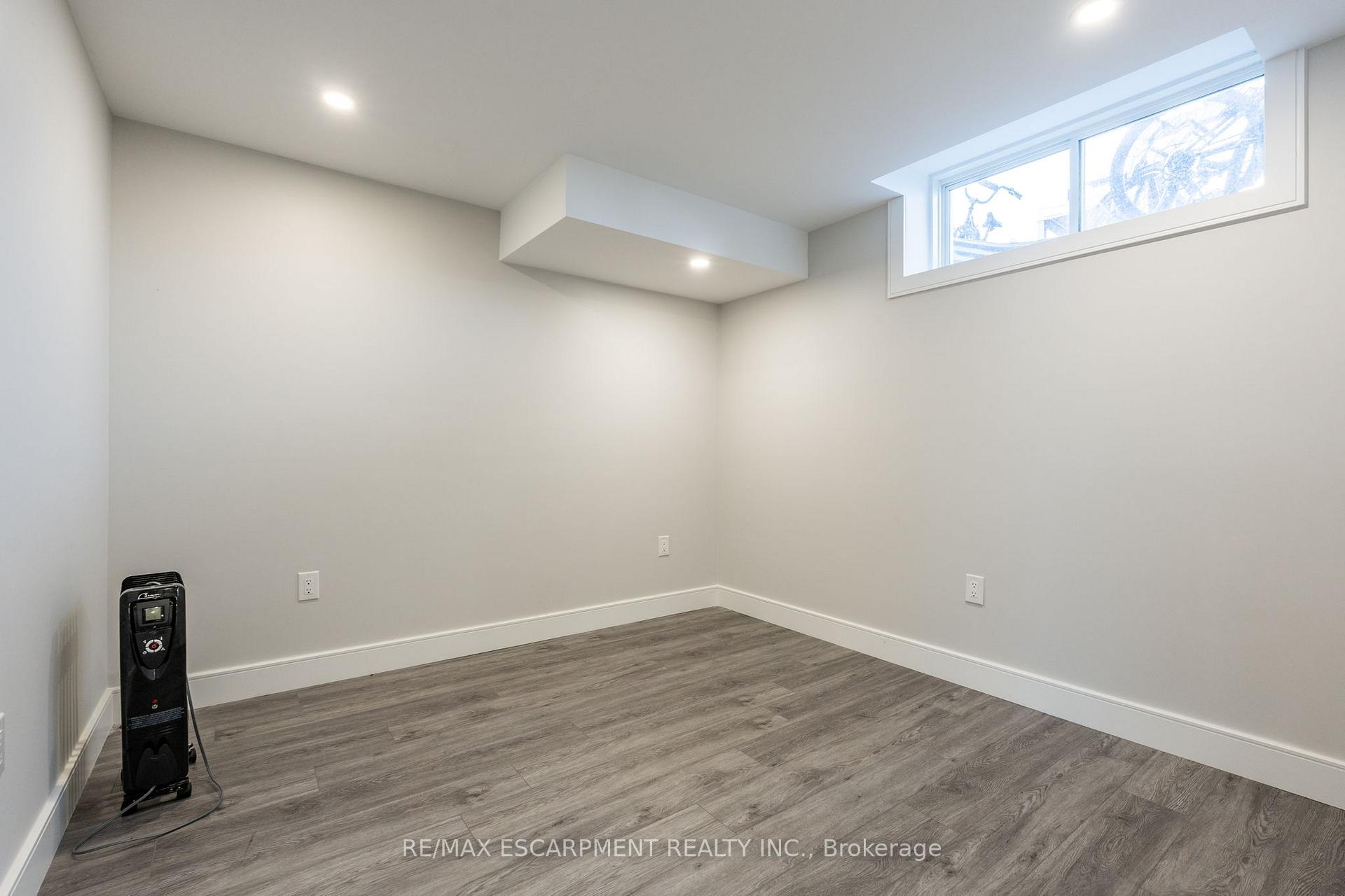 Photo 14 of Unit Bsmnt, 70 Rockledge Drive, Hamilton, Stoney Creek Mountain — HOMEH