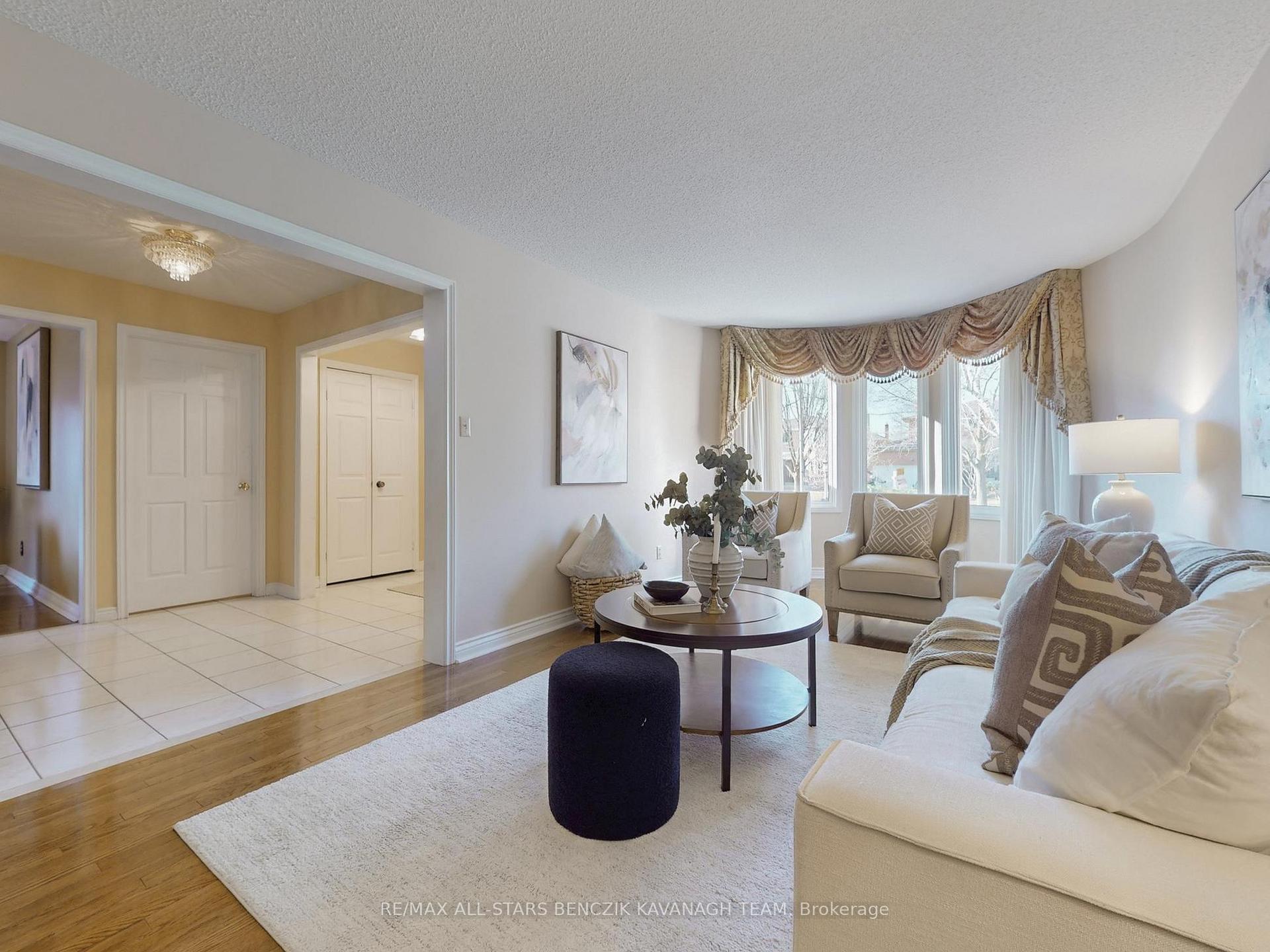 Photo 2 of 127 Tilman Circle, Markham, Markham Village — HOMEH