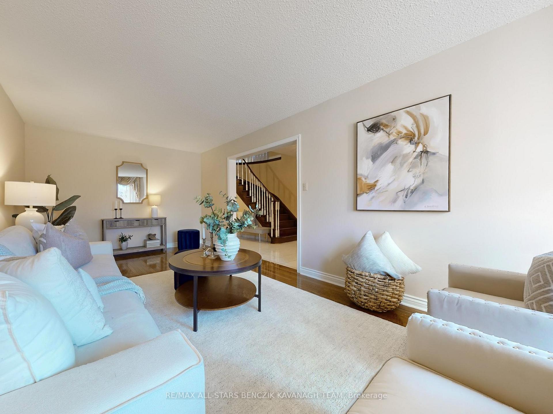 Photo 3 of 127 Tilman Circle, Markham, Markham Village — HOMEH
