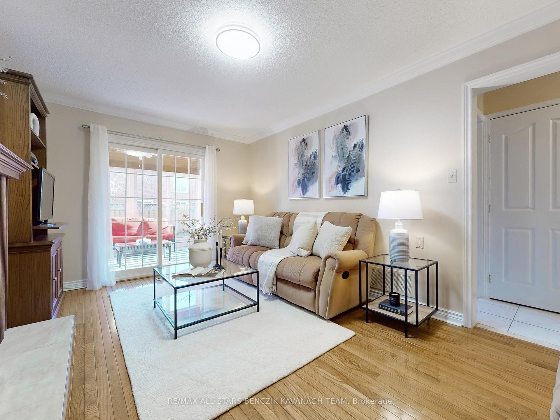 Photo 5 of 127 Tilman Circle, Markham, Markham Village — HOMEH