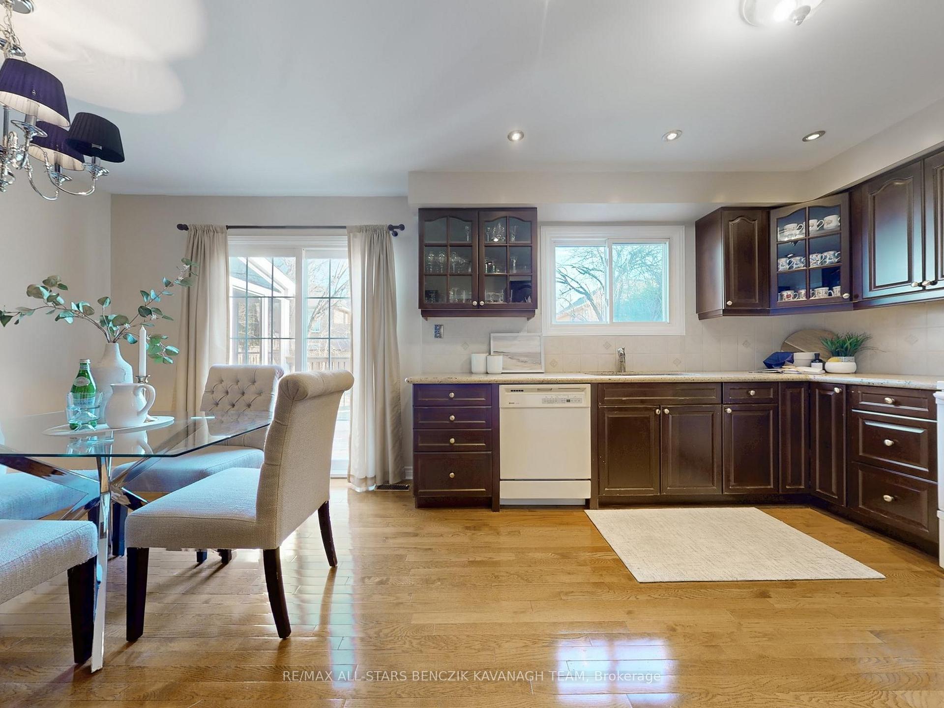 Photo 7 of 127 Tilman Circle, Markham, Markham Village — HOMEH