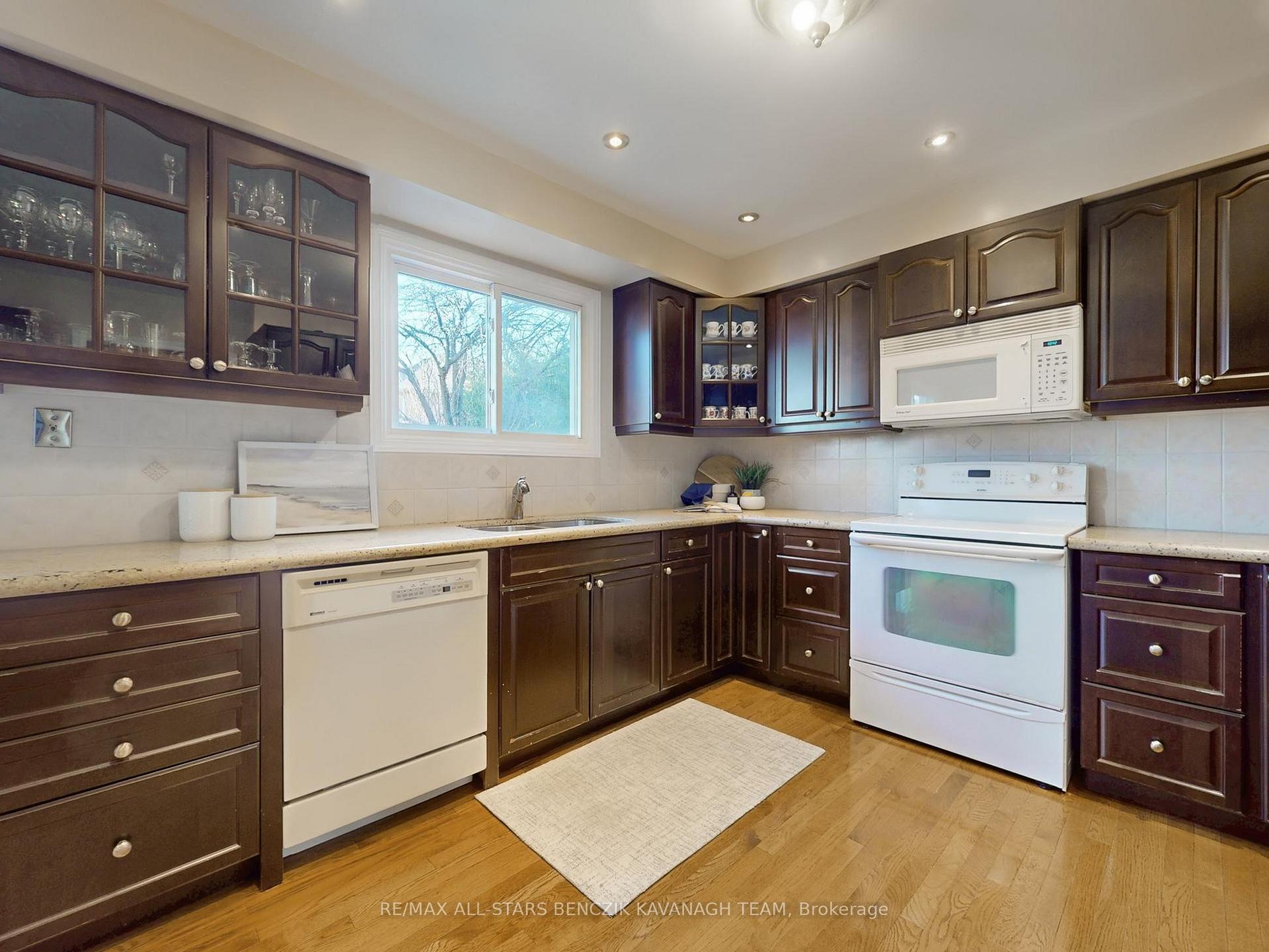 Photo 8 of 127 Tilman Circle, Markham, Markham Village — HOMEH