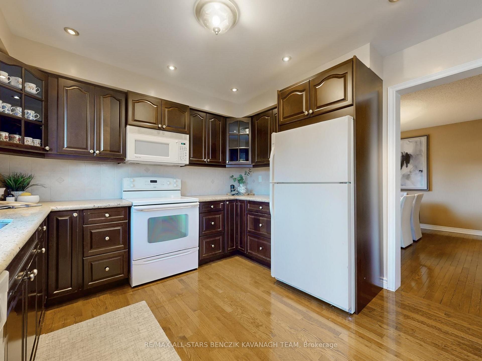 Photo 9 of 127 Tilman Circle, Markham, Markham Village — HOMEH