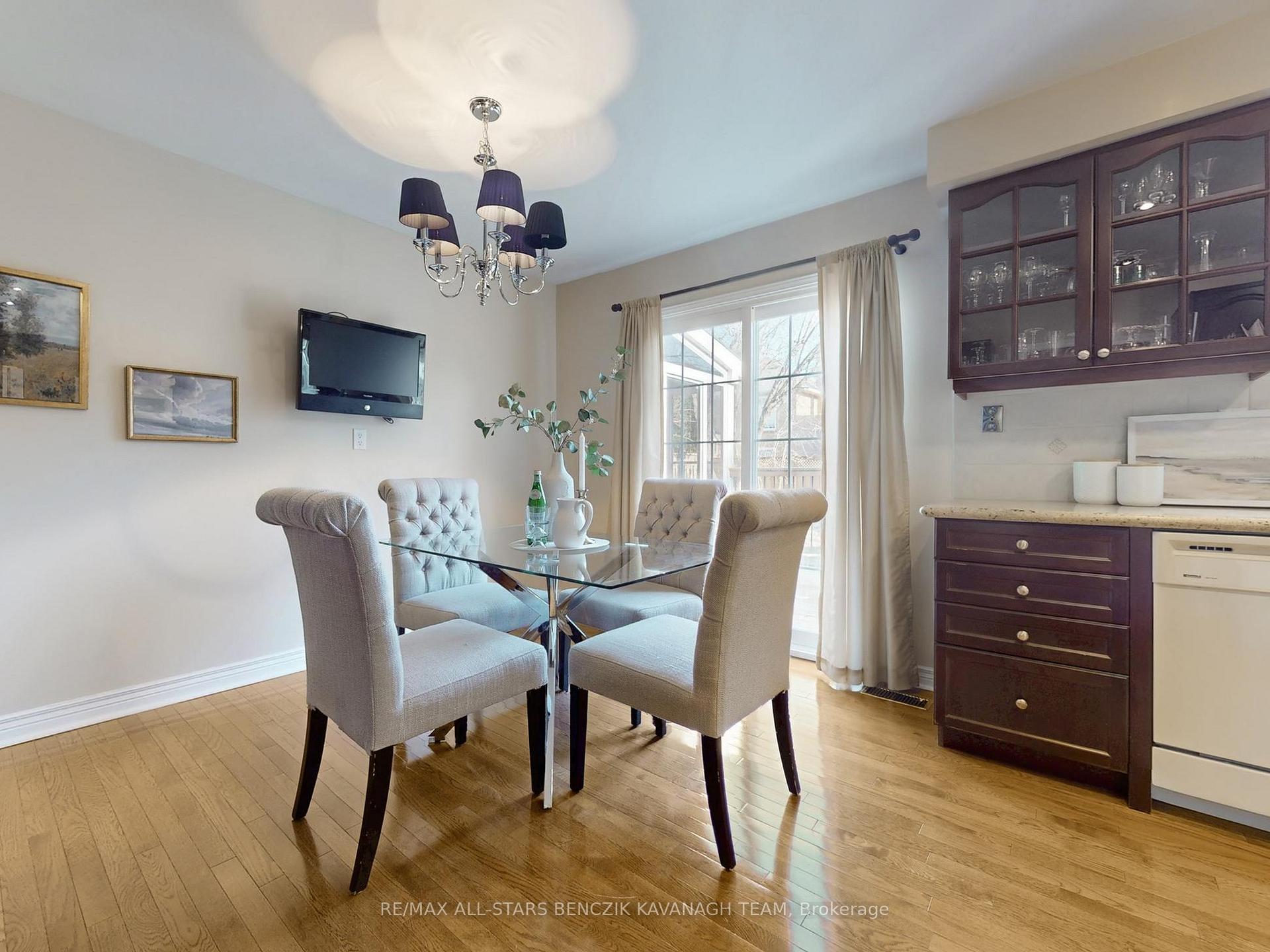 Photo 10 of 127 Tilman Circle, Markham, Markham Village — HOMEH