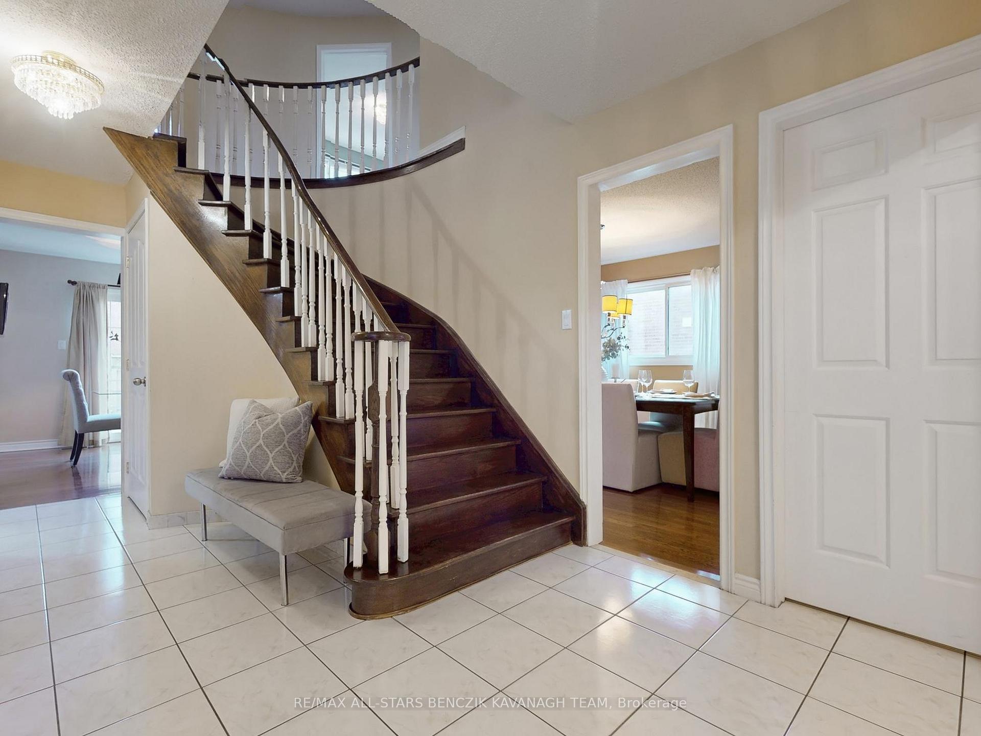 Photo 11 of 127 Tilman Circle, Markham, Markham Village — HOMEH
