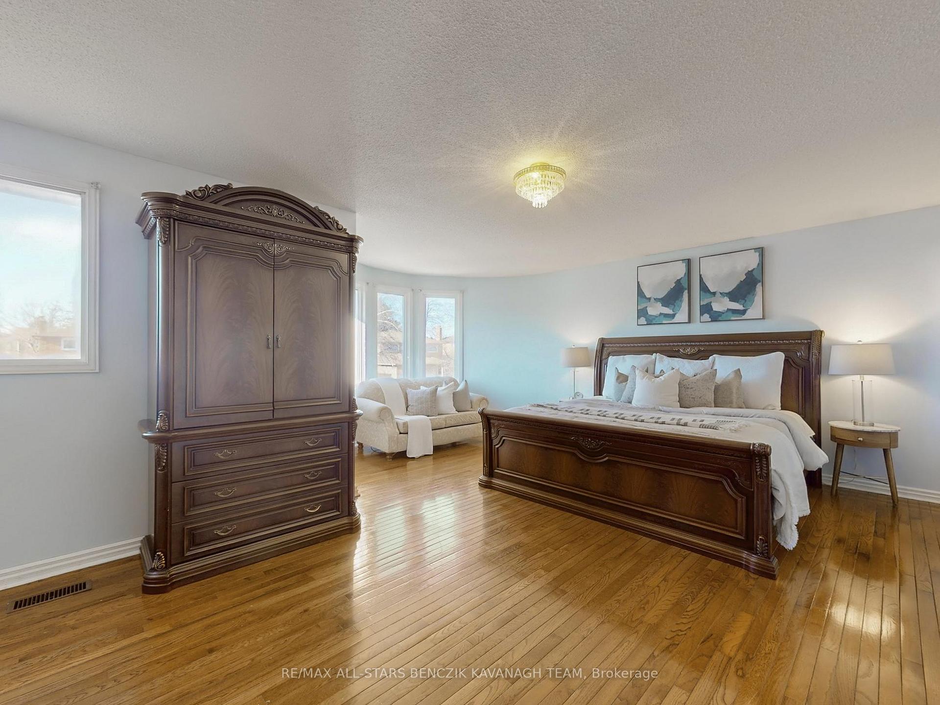 Photo 12 of 127 Tilman Circle, Markham, Markham Village — HOMEH