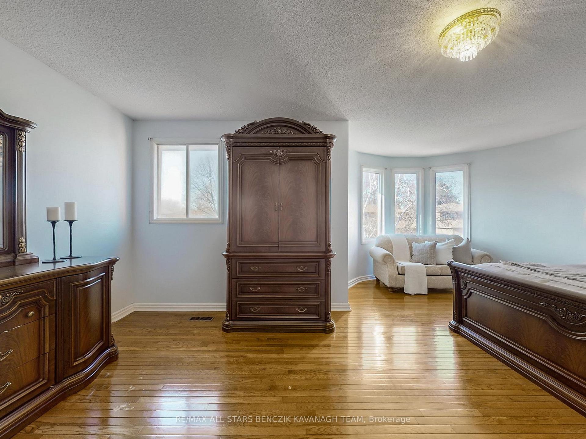 Photo 13 of 127 Tilman Circle, Markham, Markham Village — HOMEH