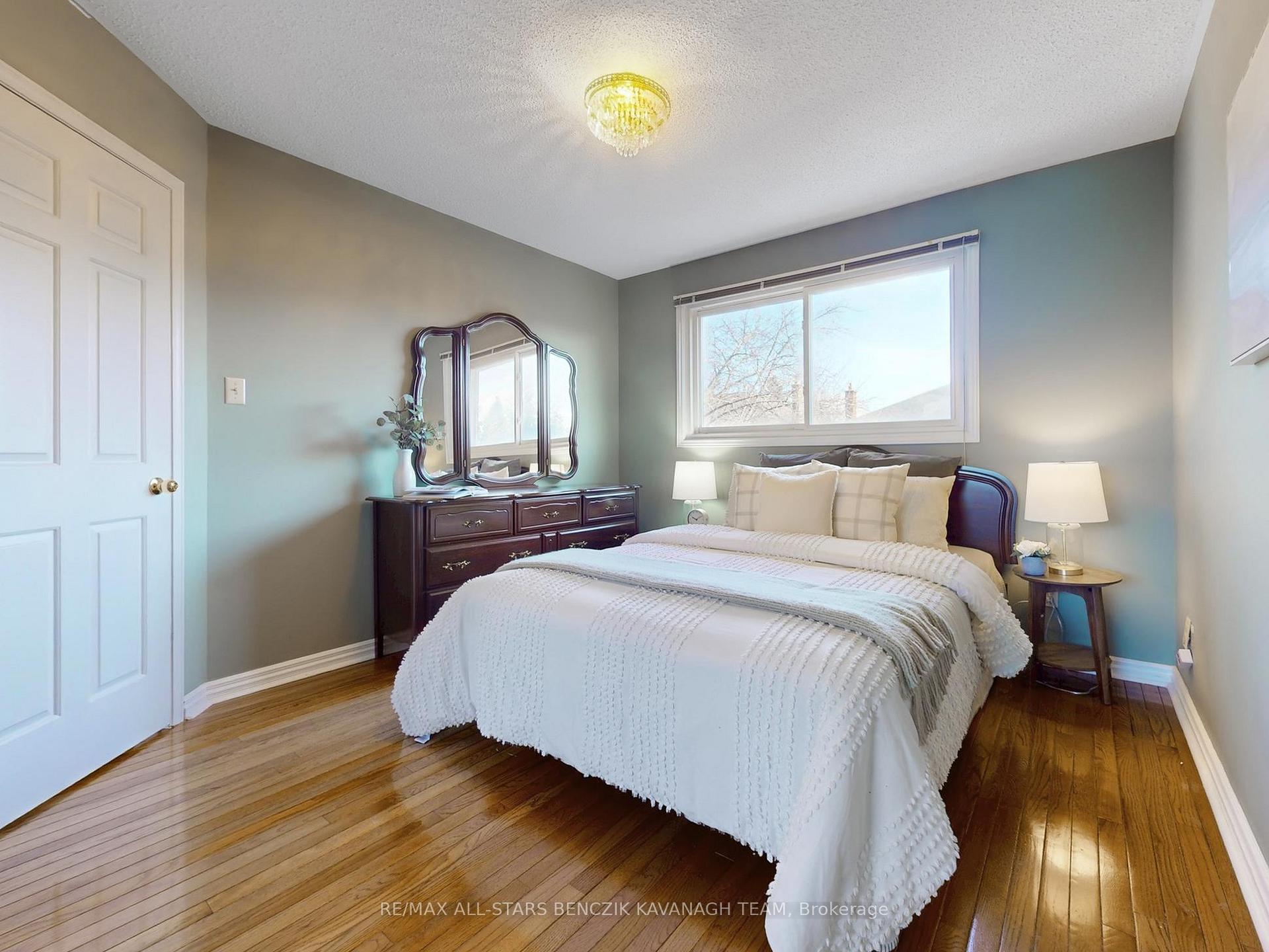 Photo 15 of 127 Tilman Circle, Markham, Markham Village — HOMEH