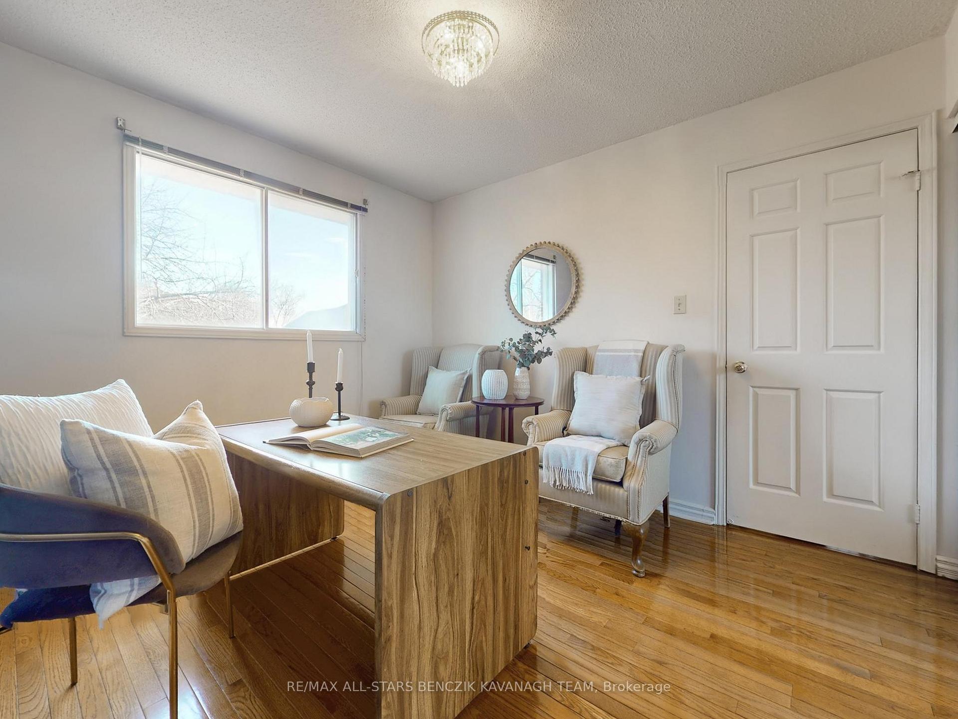 Photo 17 of 127 Tilman Circle, Markham, Markham Village — HOMEH