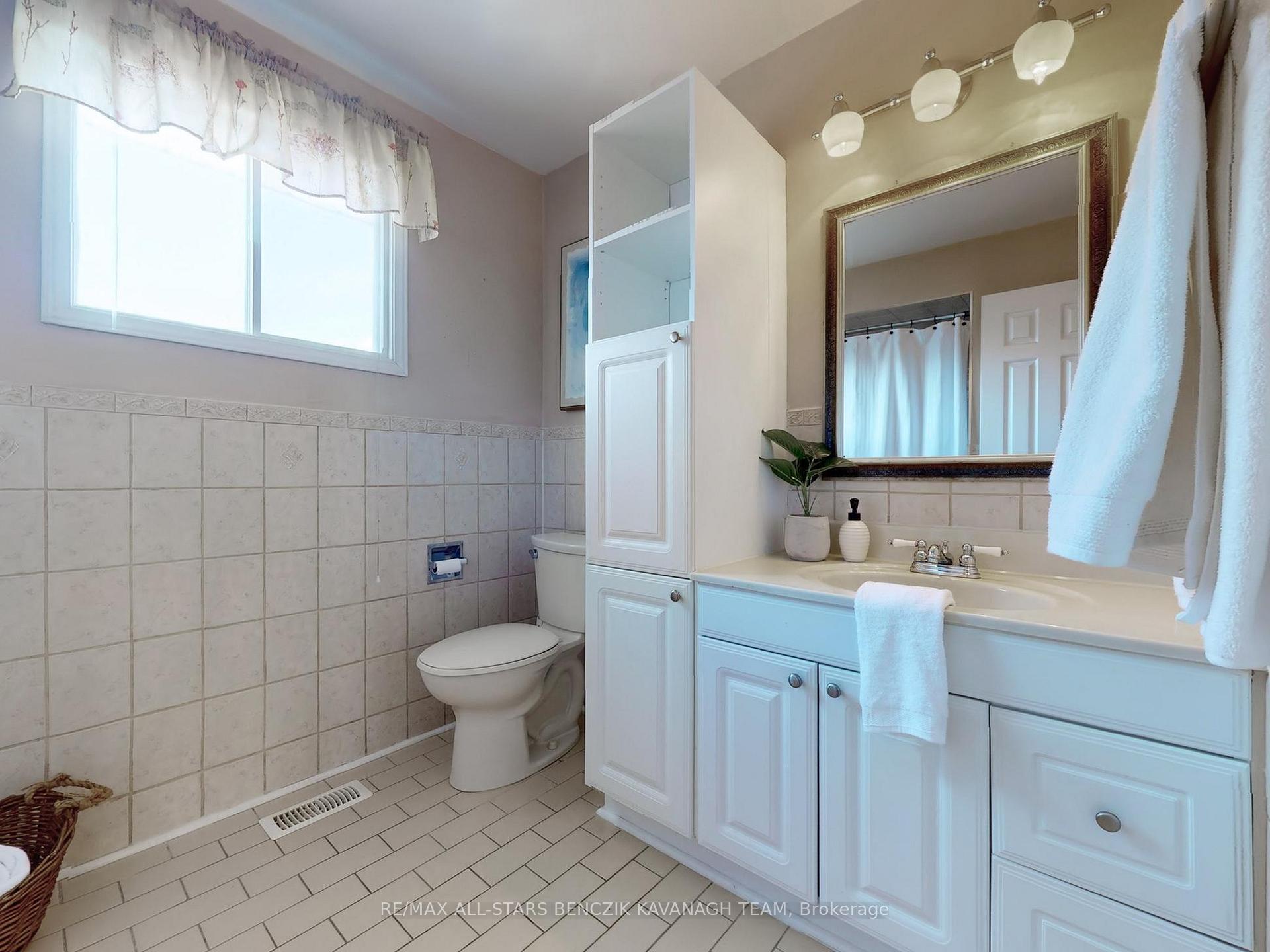 Photo 18 of 127 Tilman Circle, Markham, Markham Village — HOMEH