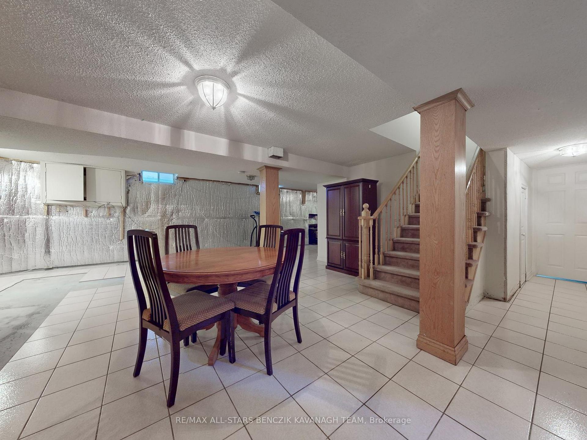 Photo 19 of 127 Tilman Circle, Markham, Markham Village — HOMEH