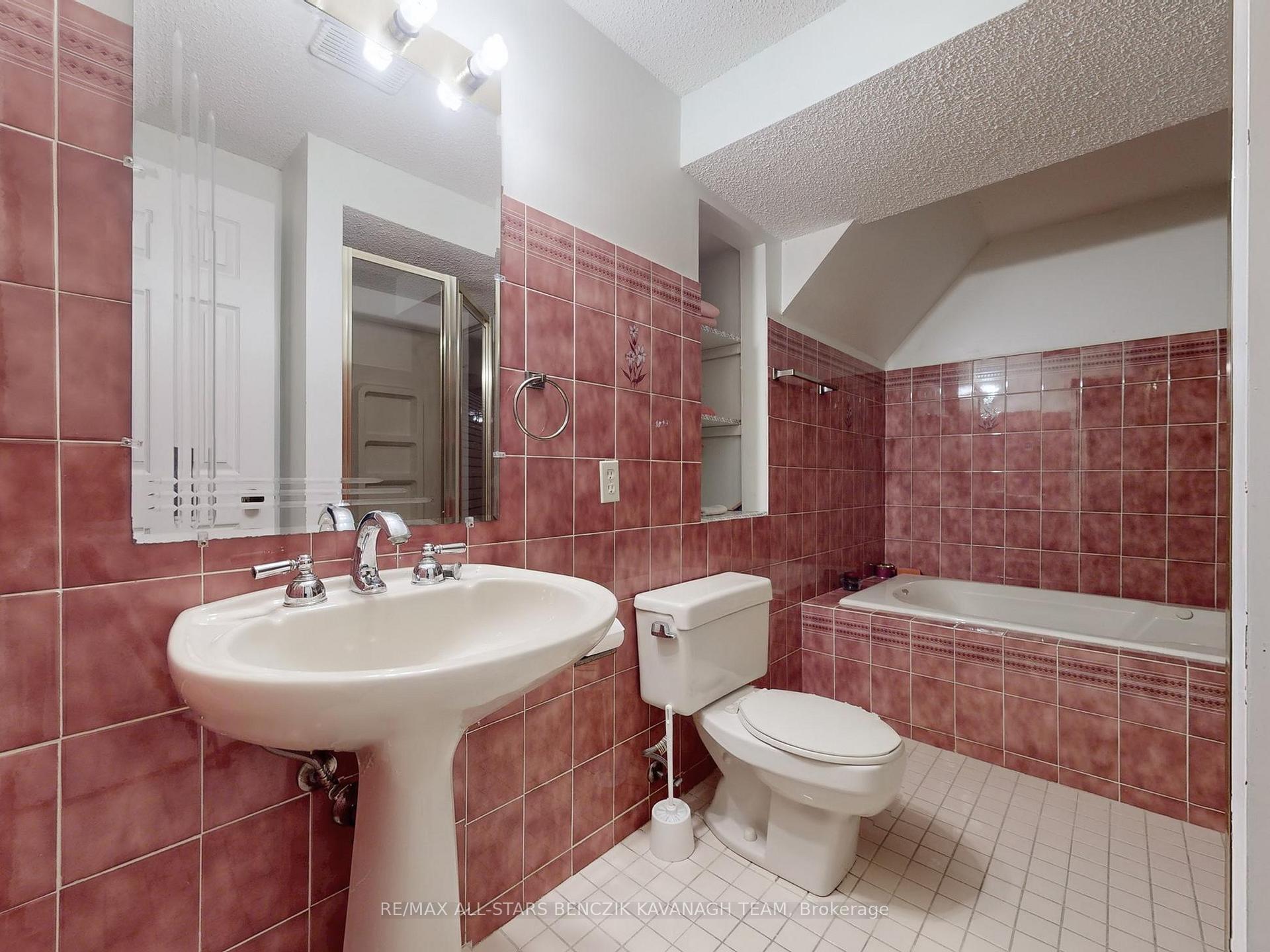 Photo 21 of 127 Tilman Circle, Markham, Markham Village — HOMEH