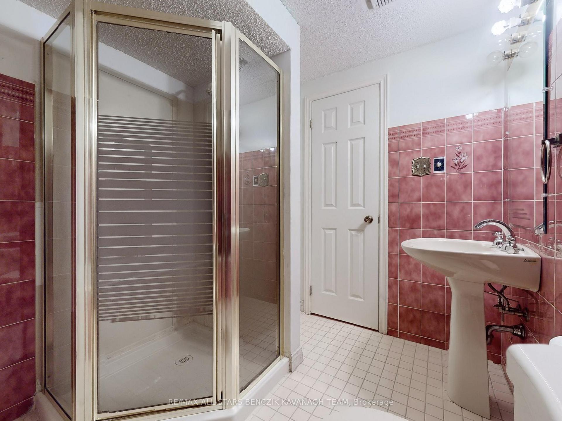 Photo 22 of 127 Tilman Circle, Markham, Markham Village — HOMEH