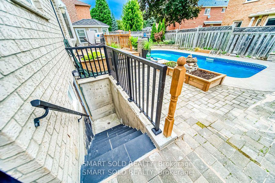 Photo 4 of Unit Lower, 13 Manorpark Court, Markham, Raymerville — HOMEH