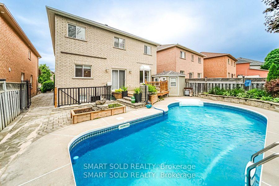 Photo 13 of Unit Lower, 13 Manorpark Court, Markham, Raymerville — HOMEH