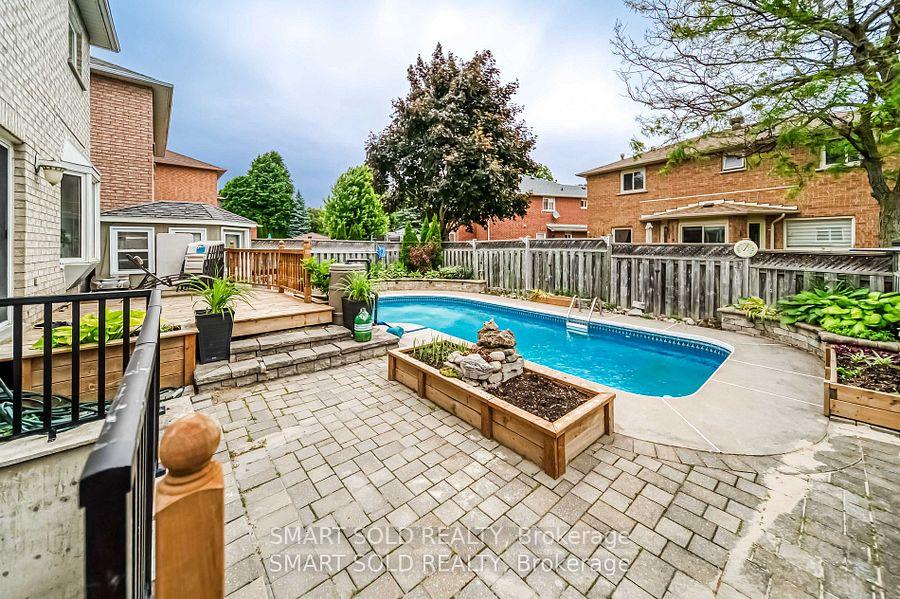 Photo 14 of Unit Lower, 13 Manorpark Court, Markham, Raymerville — HOMEH