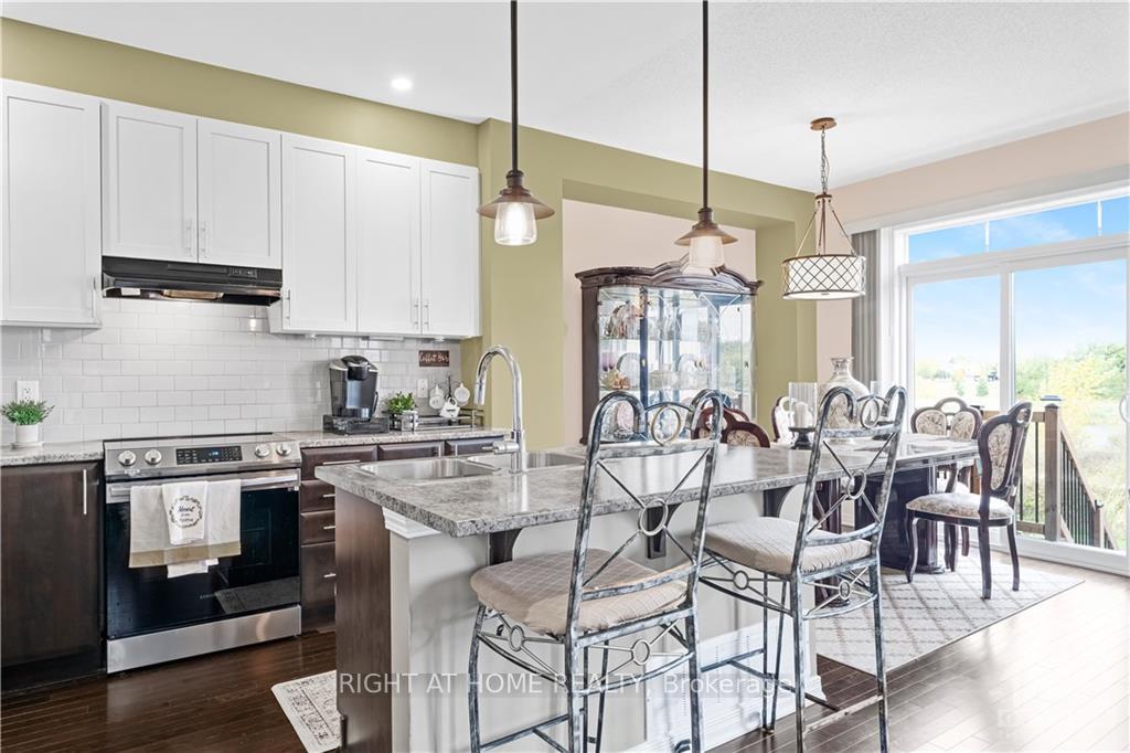Photo 3 of 559 Radiant, Ottawa, Kanata - Emerald Meadows/Trailwest — HOMEH
