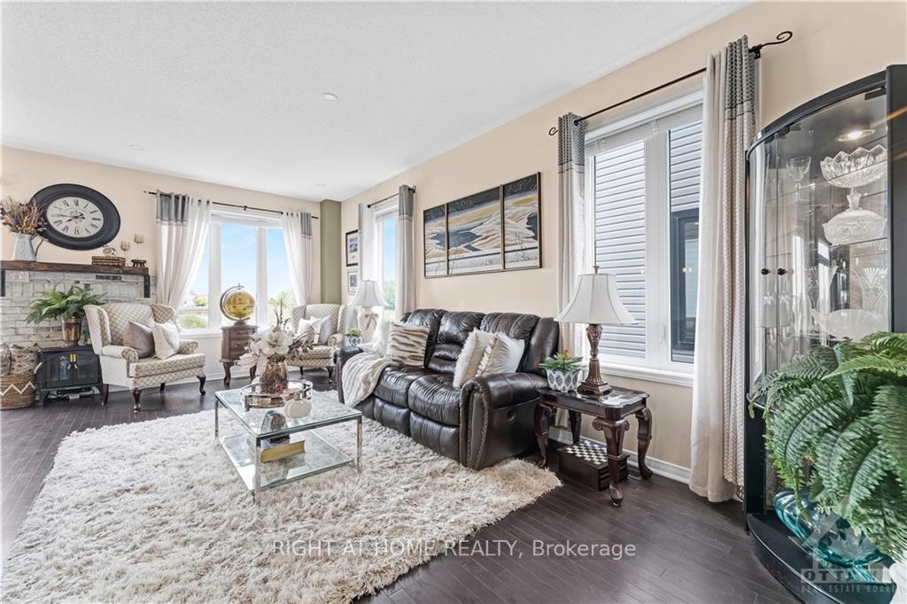 Photo 8 of 559 Radiant, Ottawa, Kanata - Emerald Meadows/Trailwest — HOMEH