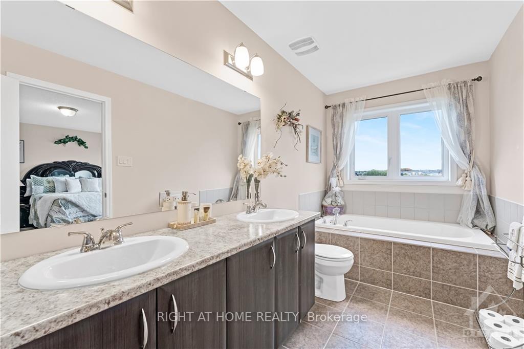 Photo 13 of 559 Radiant, Ottawa, Kanata - Emerald Meadows/Trailwest — HOMEH